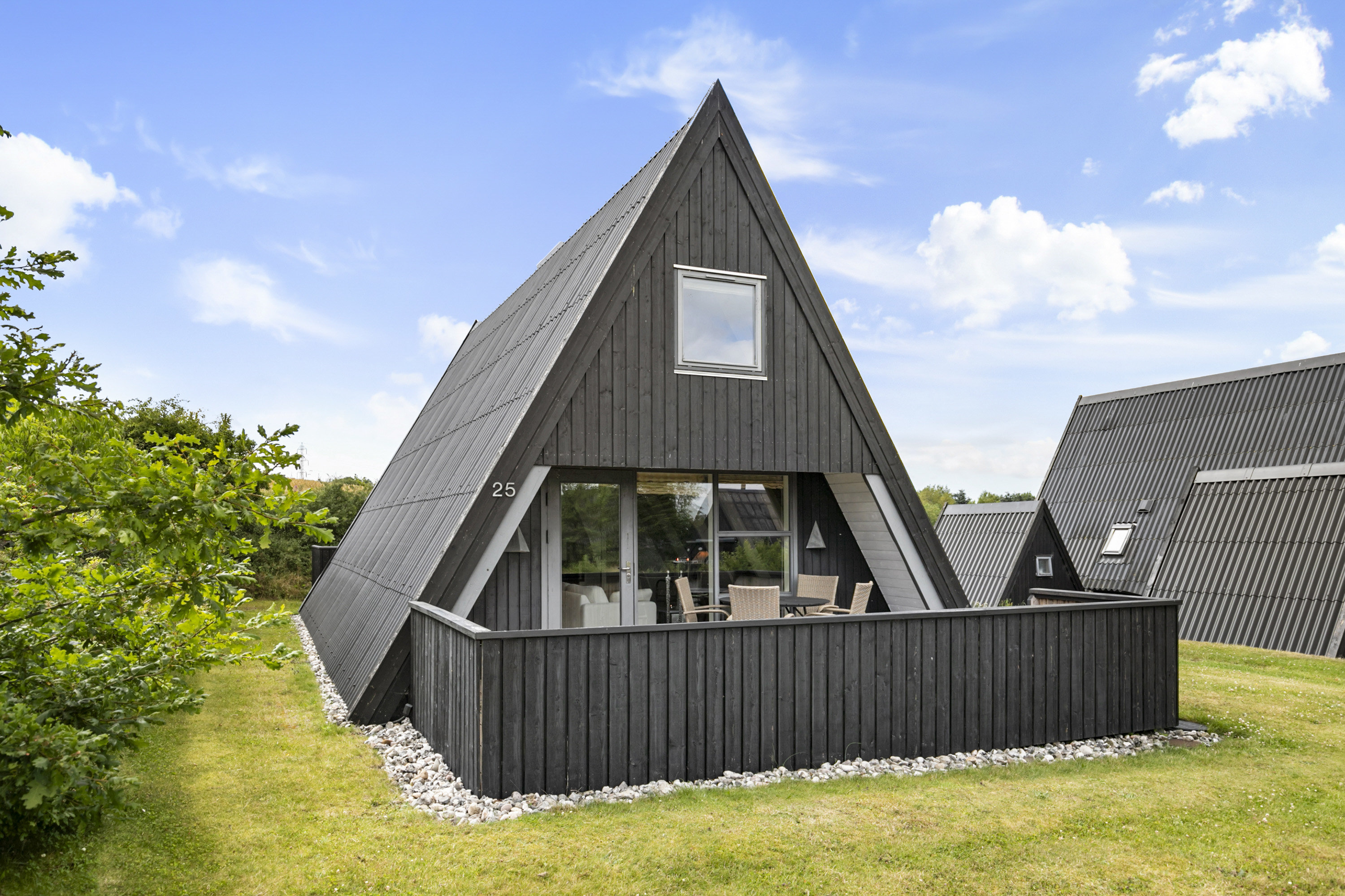 Fremhævet facade billede i fuldskærmstilstand. Billede af Golfsvinget 25, Gatten, 9640 Farsø
