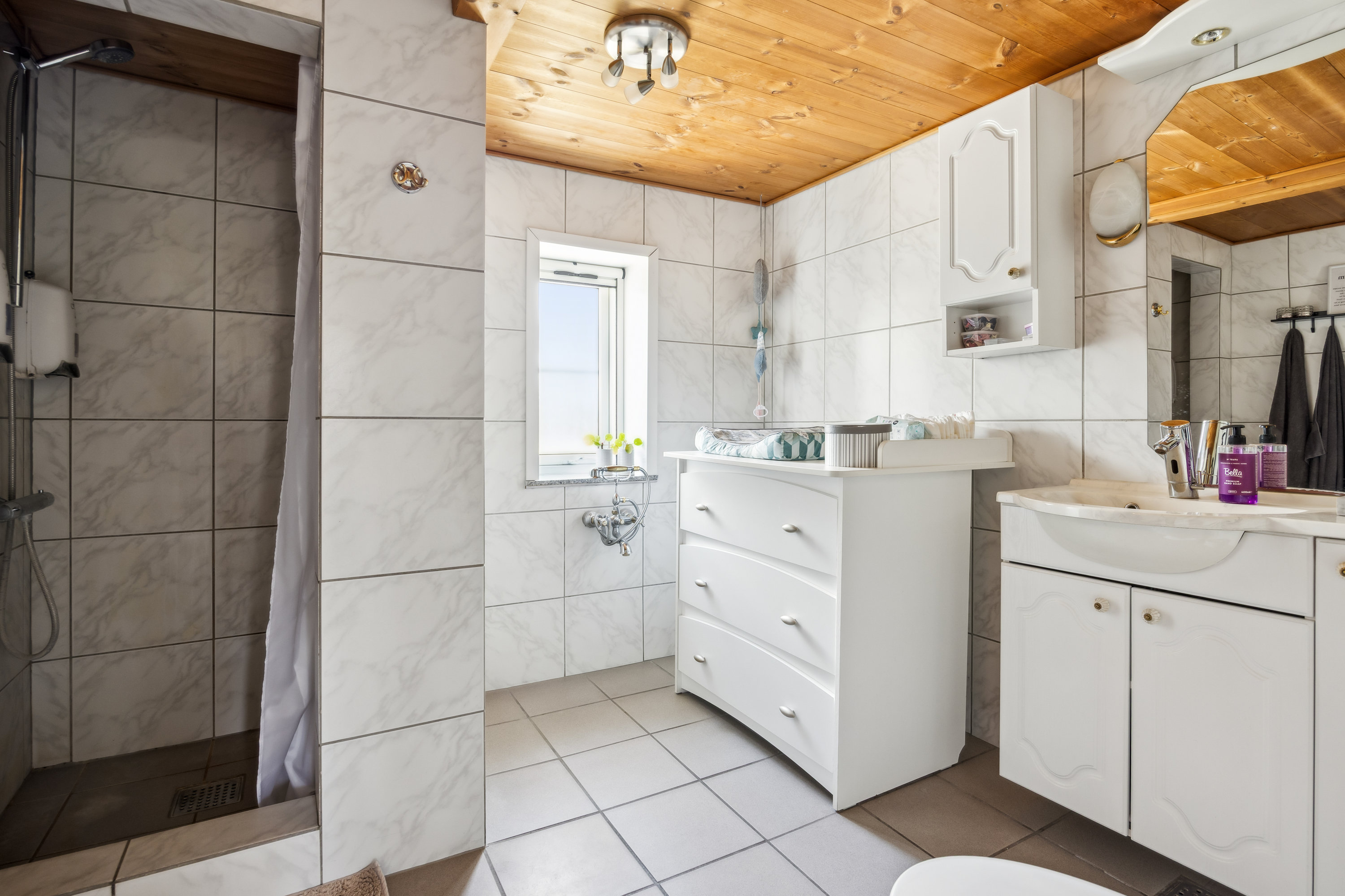 Fremhævet badeværelse billede i fuldskærmstilstand. Billede af Søndermarksvej 5, Stenild, 9500 Hobro