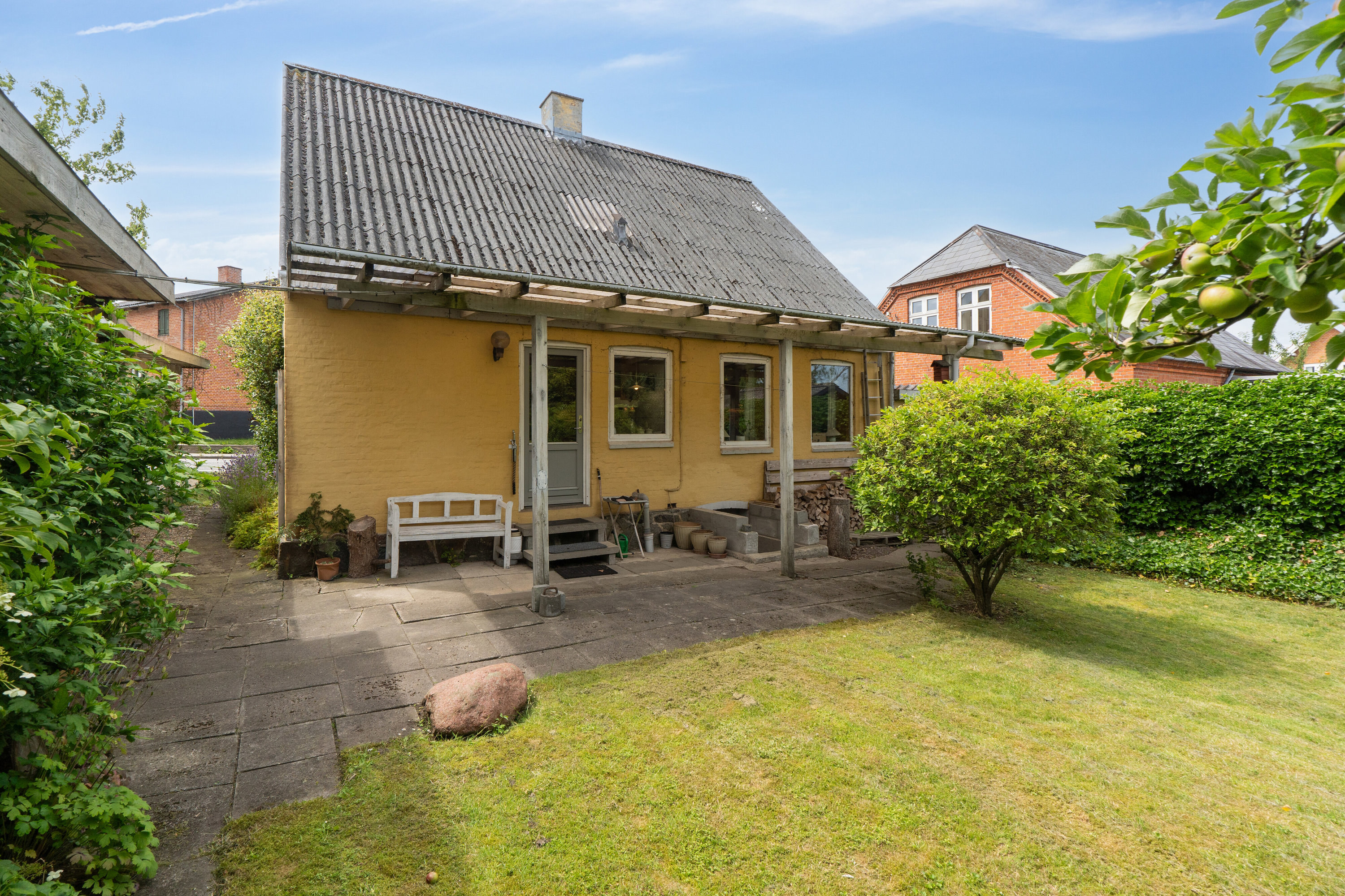 Miniaturebillede 1: set fra haven. Billede af Moltkesvej 37, 4690 Haslev