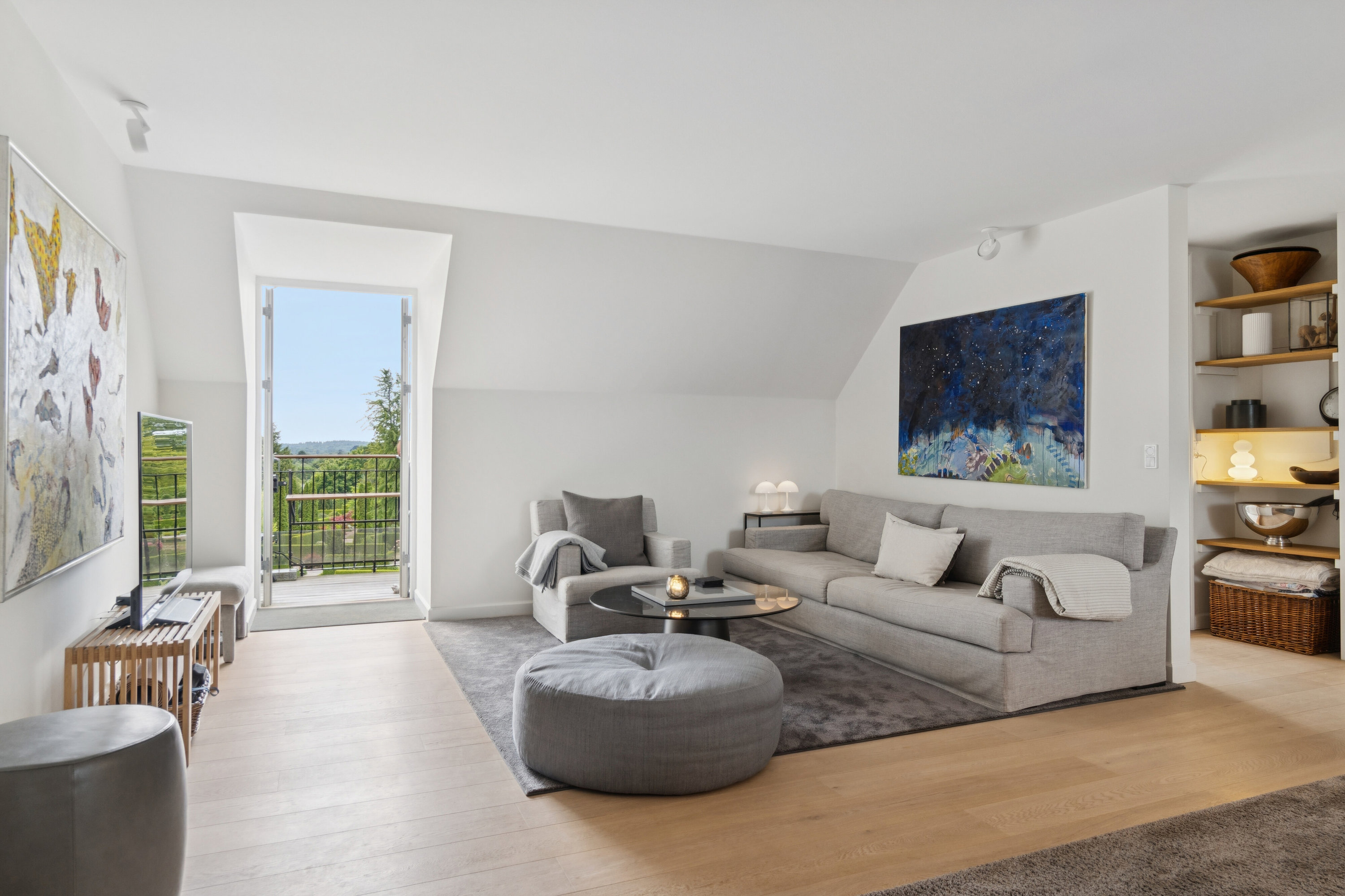 Fremhævet stue billede i fuldskærmstilstand. Billede af Dronningens Vænge 11, 1. mfth., 2800 Kongens Lyngby