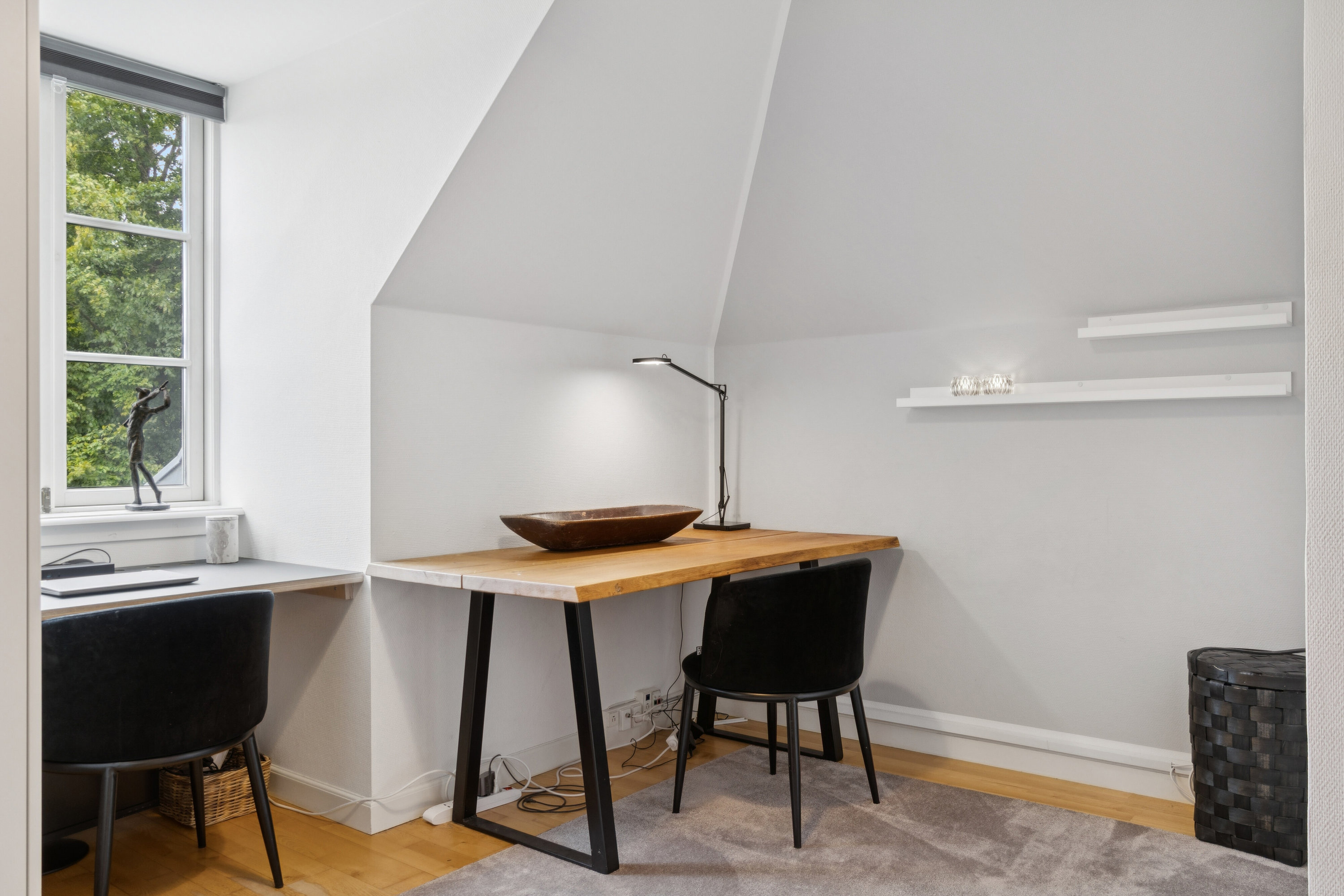 Fremhævet arbejdsværelse billede i fuldskærmstilstand. Billede af Dronningens Vænge 11, 1. mfth., 2800 Kongens Lyngby