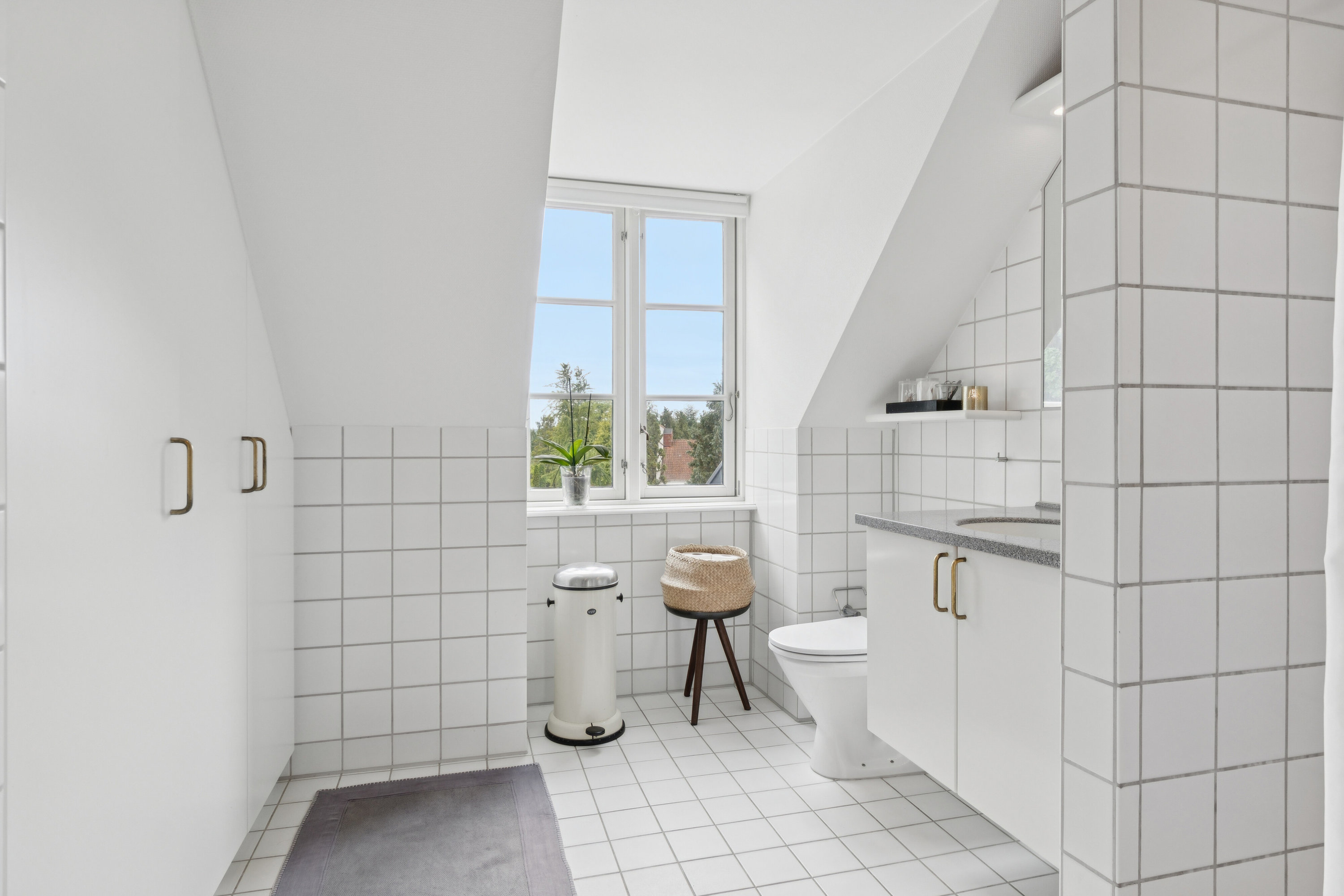 Fremhævet badeværelse billede i fuldskærmstilstand. Billede af Dronningens Vænge 11, 1. mfth., 2800 Kongens Lyngby