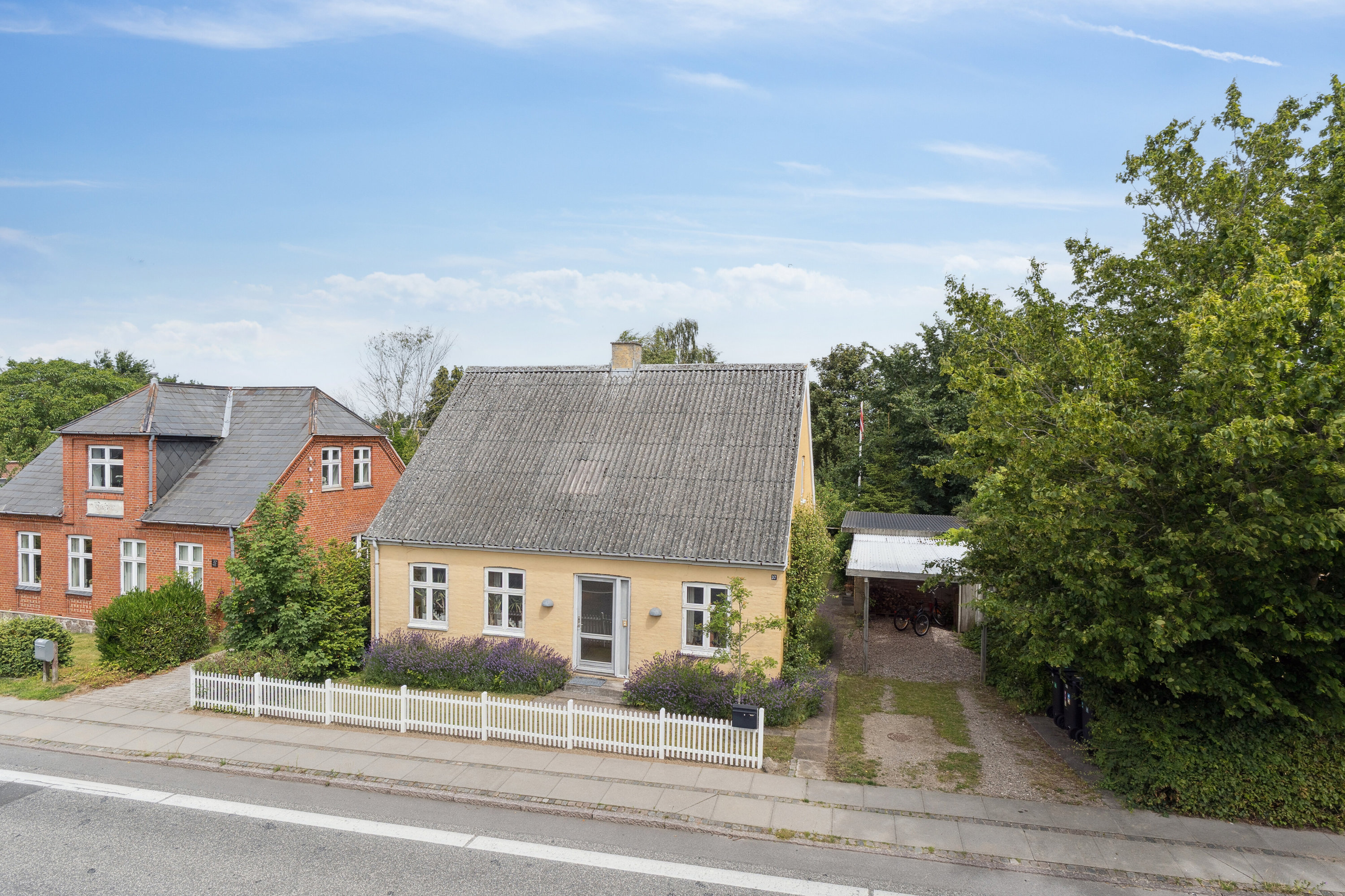 Fremhævet udendørs billede i fuldskærmstilstand. Billede af Moltkesvej 37, 4690 Haslev