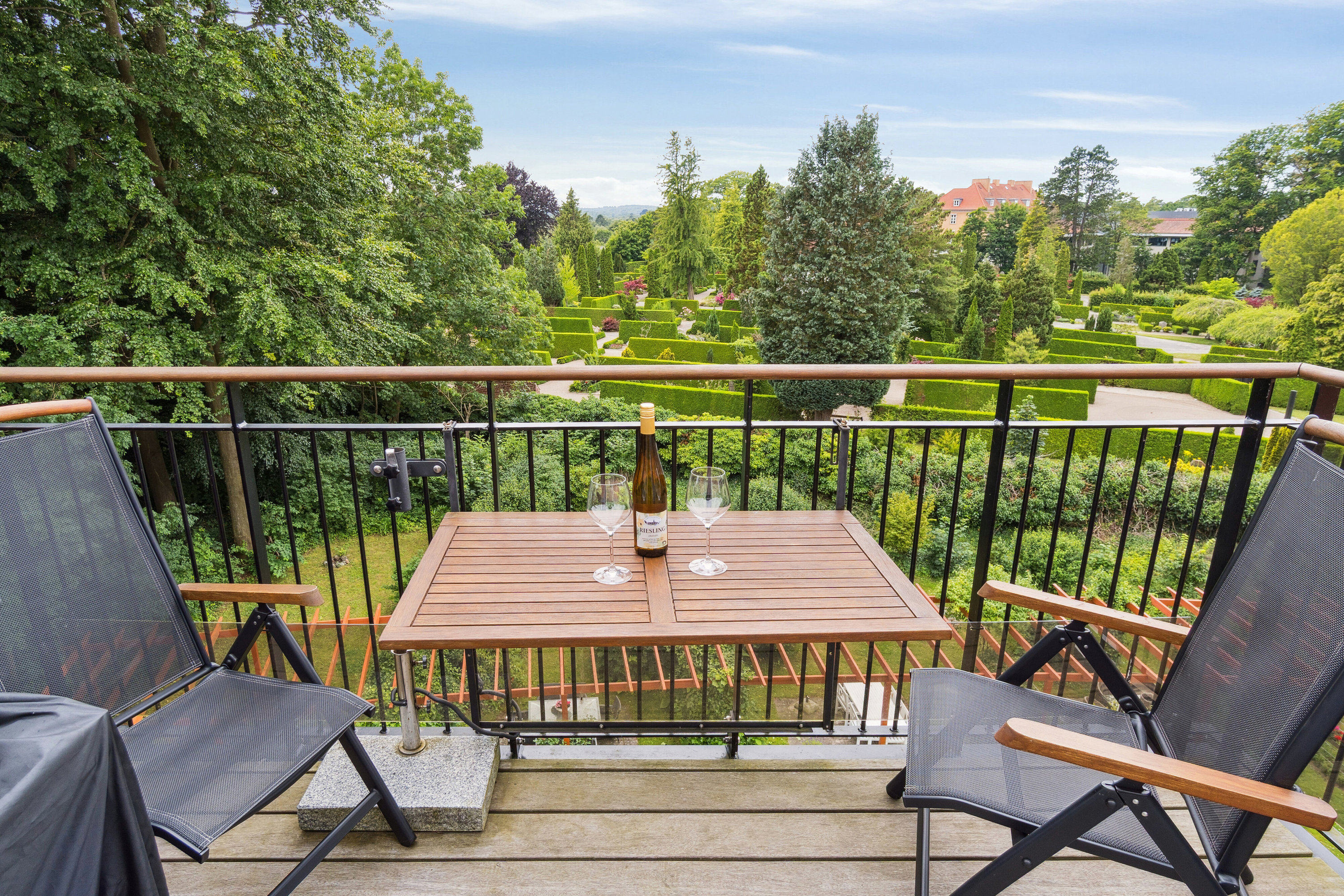 Fremhævet altan billede i fuldskærmstilstand. Billede af Dronningens Vænge 11, 1. mfth., 2800 Kongens Lyngby