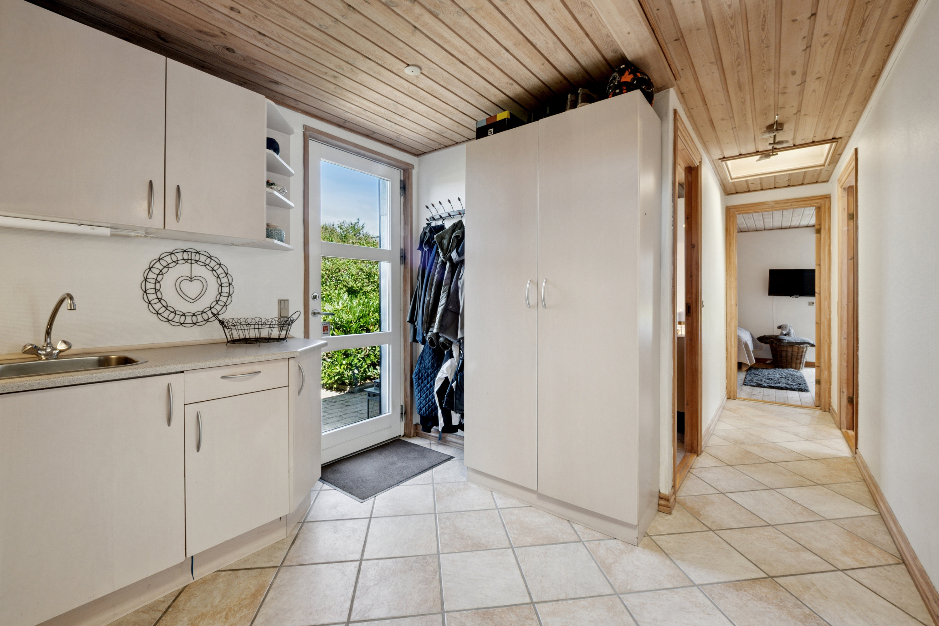 Fremhævet gang billede i fuldskærmstilstand. Billede af Fjordvænget 60, 8832 Skals