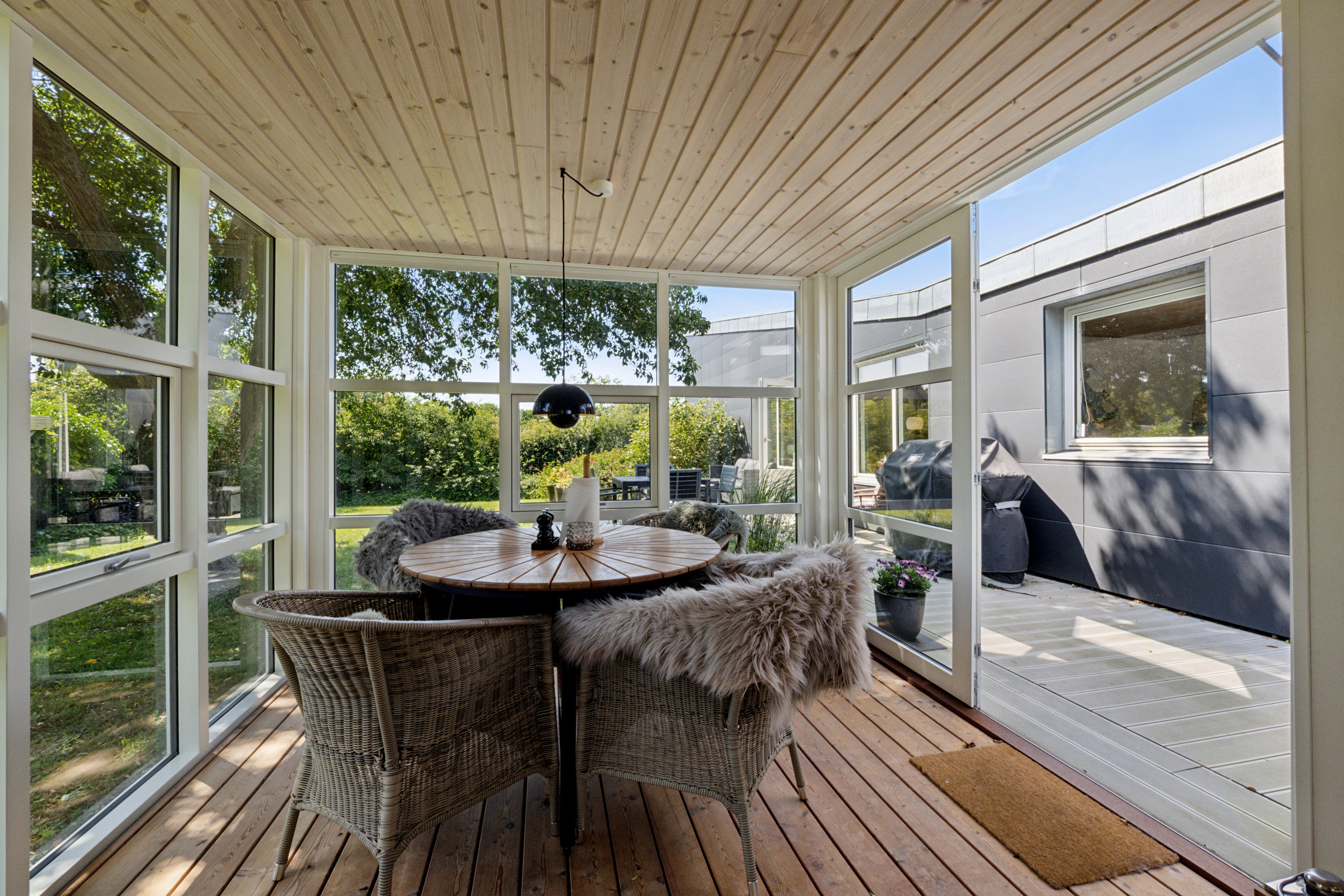 Fremhævet terrasse billede i fuldskærmstilstand. Billede af Fjordvænget 60, 8832 Skals