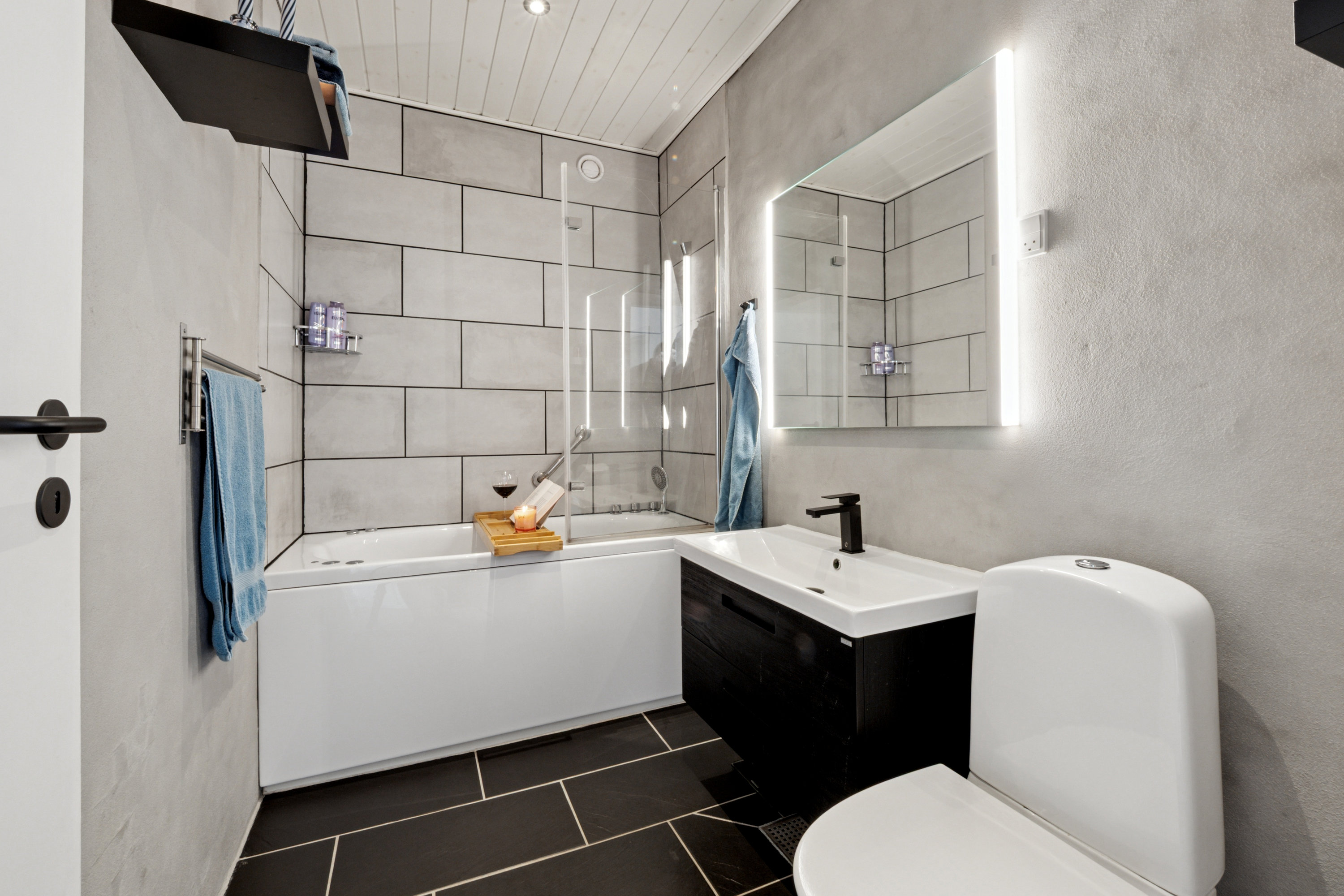 Fremhævet badeværelse billede i fuldskærmstilstand. Billede af Reberbanen 26, 1. 2., 8800 Viborg