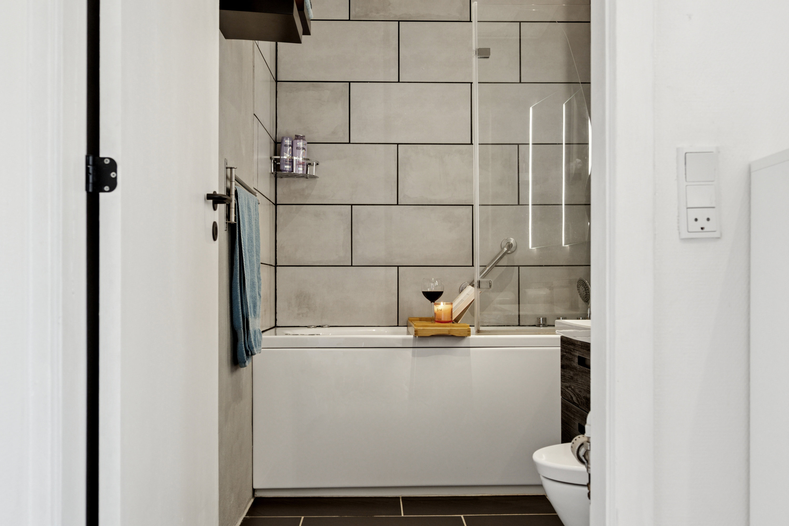 Fremhævet badeværelse billede i fuldskærmstilstand. Billede af Reberbanen 26, 1. 2., 8800 Viborg