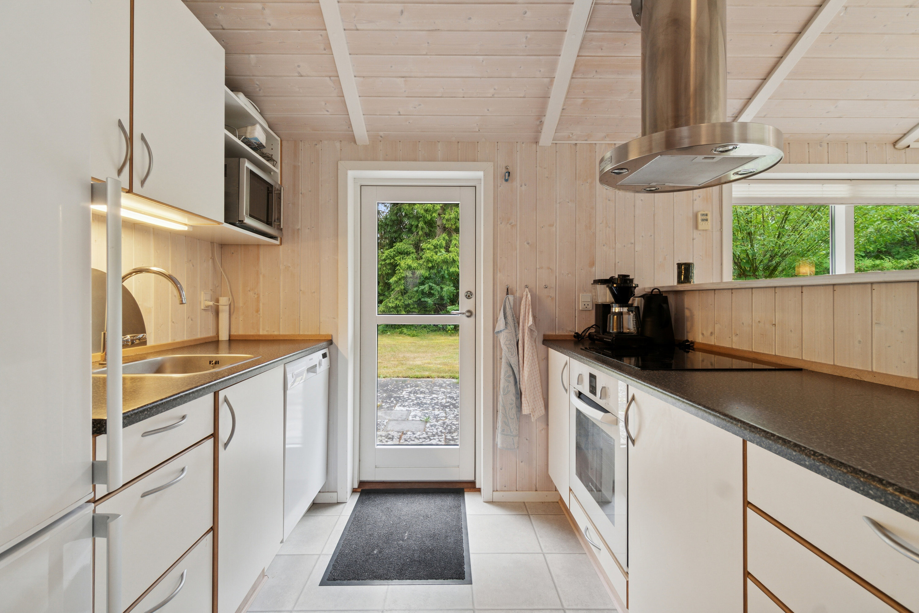 Fremhævet køkken billede i fuldskærmstilstand. Billede af Toftegårdsvej 34C, Hasle, 3790 Hasle