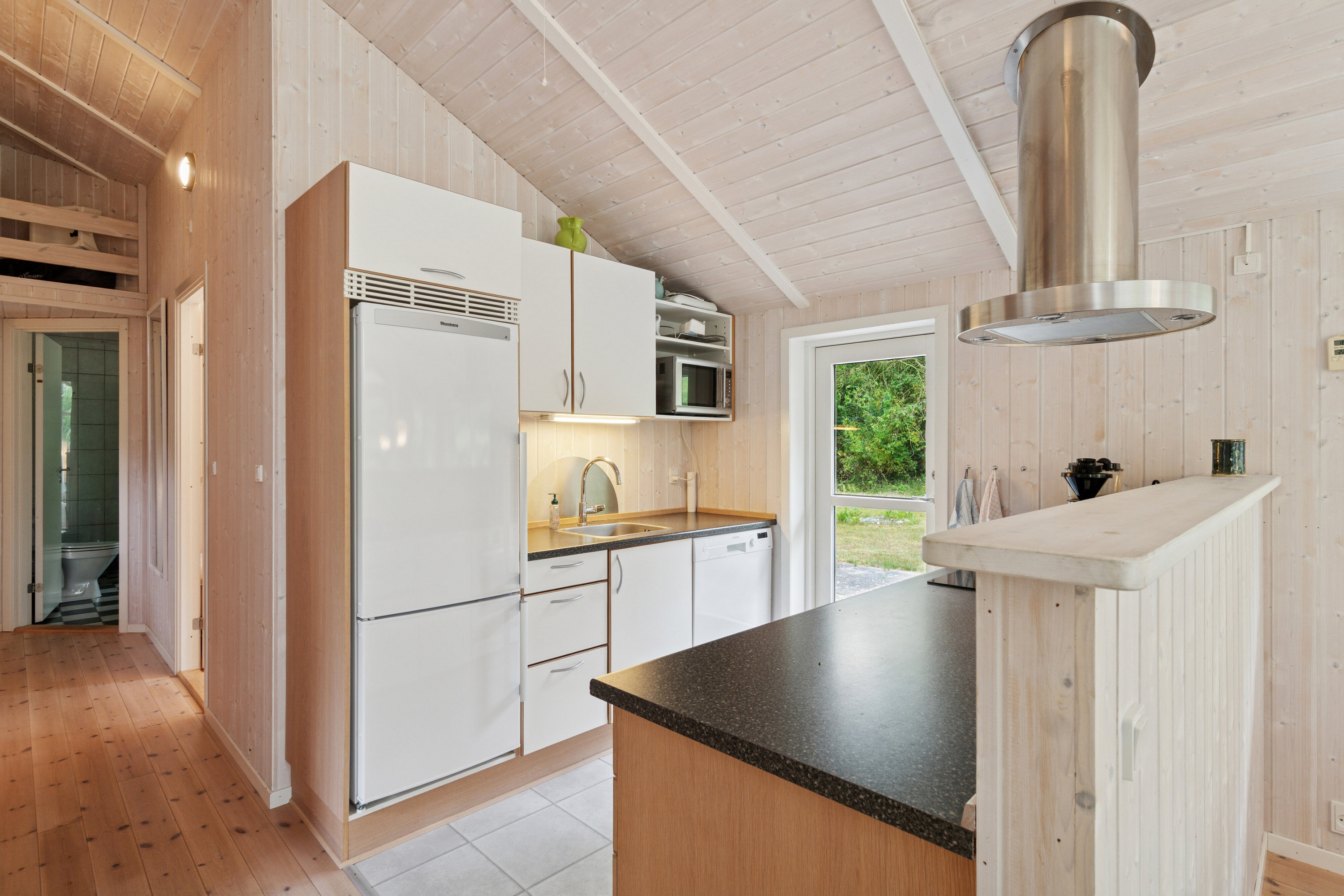 Fremhævet køkken billede i fuldskærmstilstand. Billede af Toftegårdsvej 34C, Hasle, 3790 Hasle