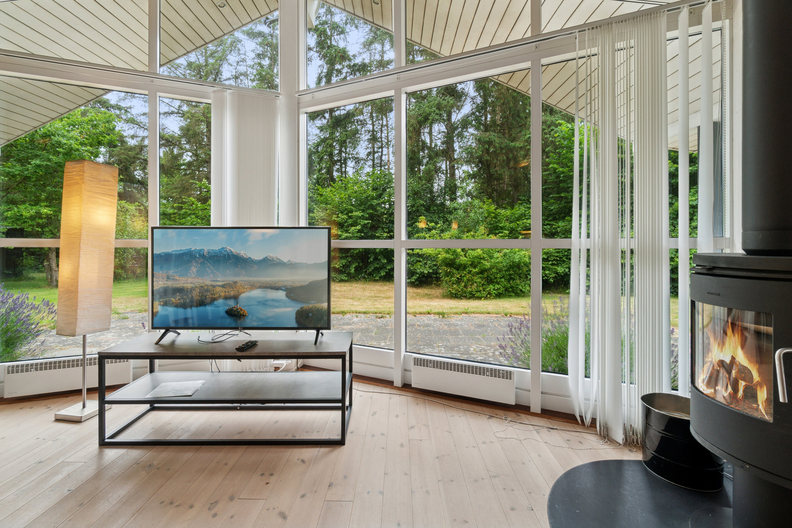 Fremhævet stue billede i fuldskærmstilstand. Billede af Toftegårdsvej 34C, Hasle, 3790 Hasle