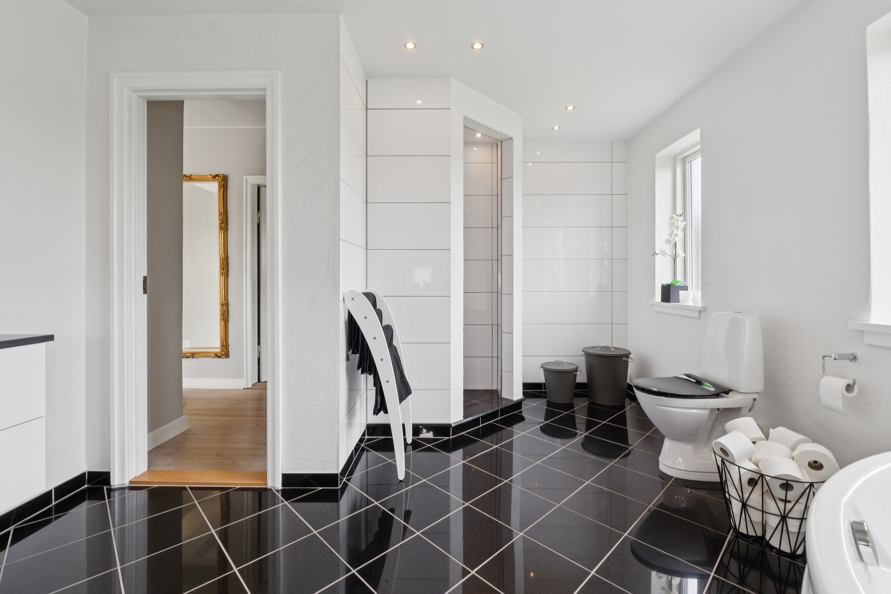 Fremhævet badeværelse billede i fuldskærmstilstand. Billede af Windelsvej 24, 5000 Odense C