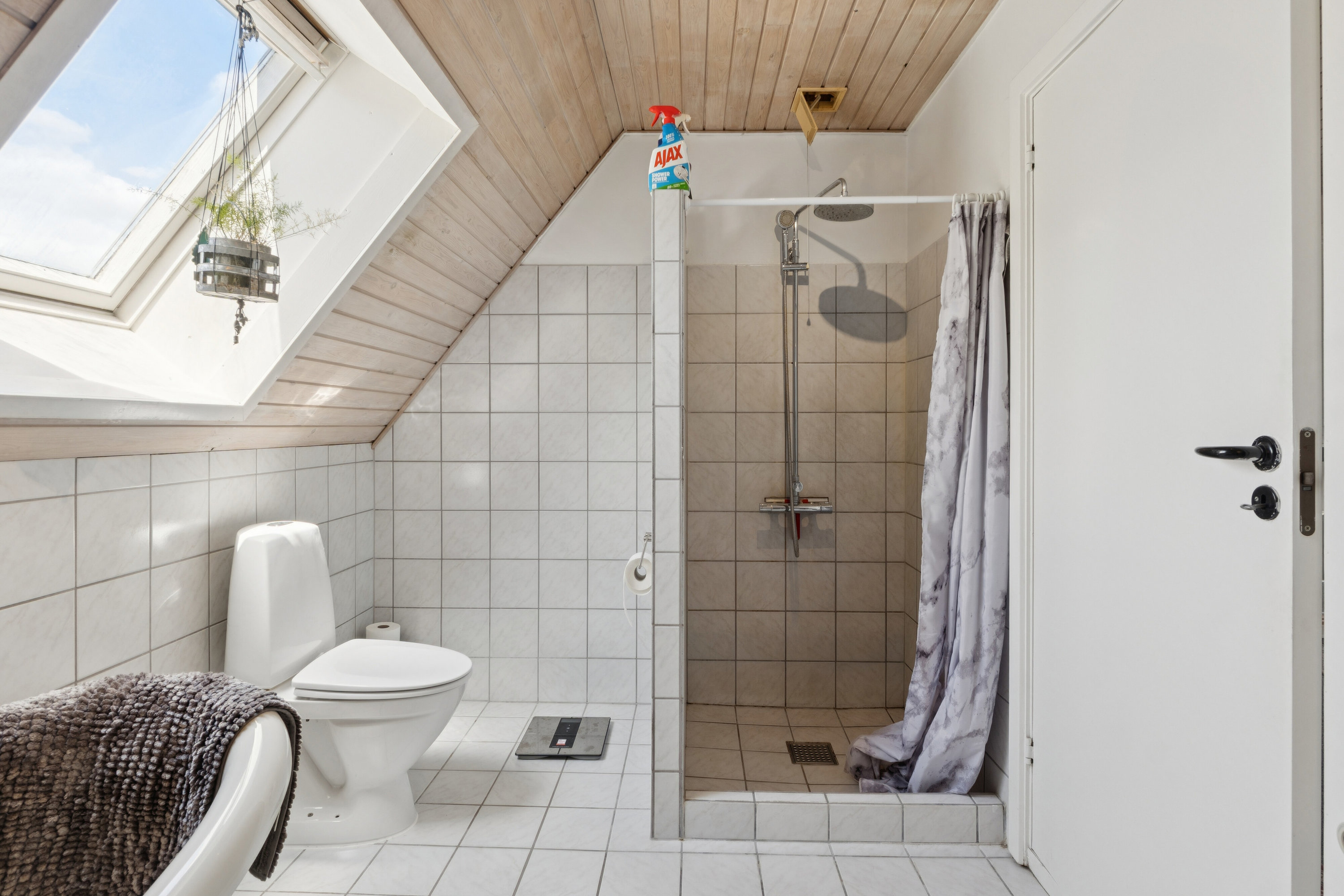 Fremhævet badeværelse billede i fuldskærmstilstand. Billede af Grønnegyden 49, Stige, 5270 Odense N