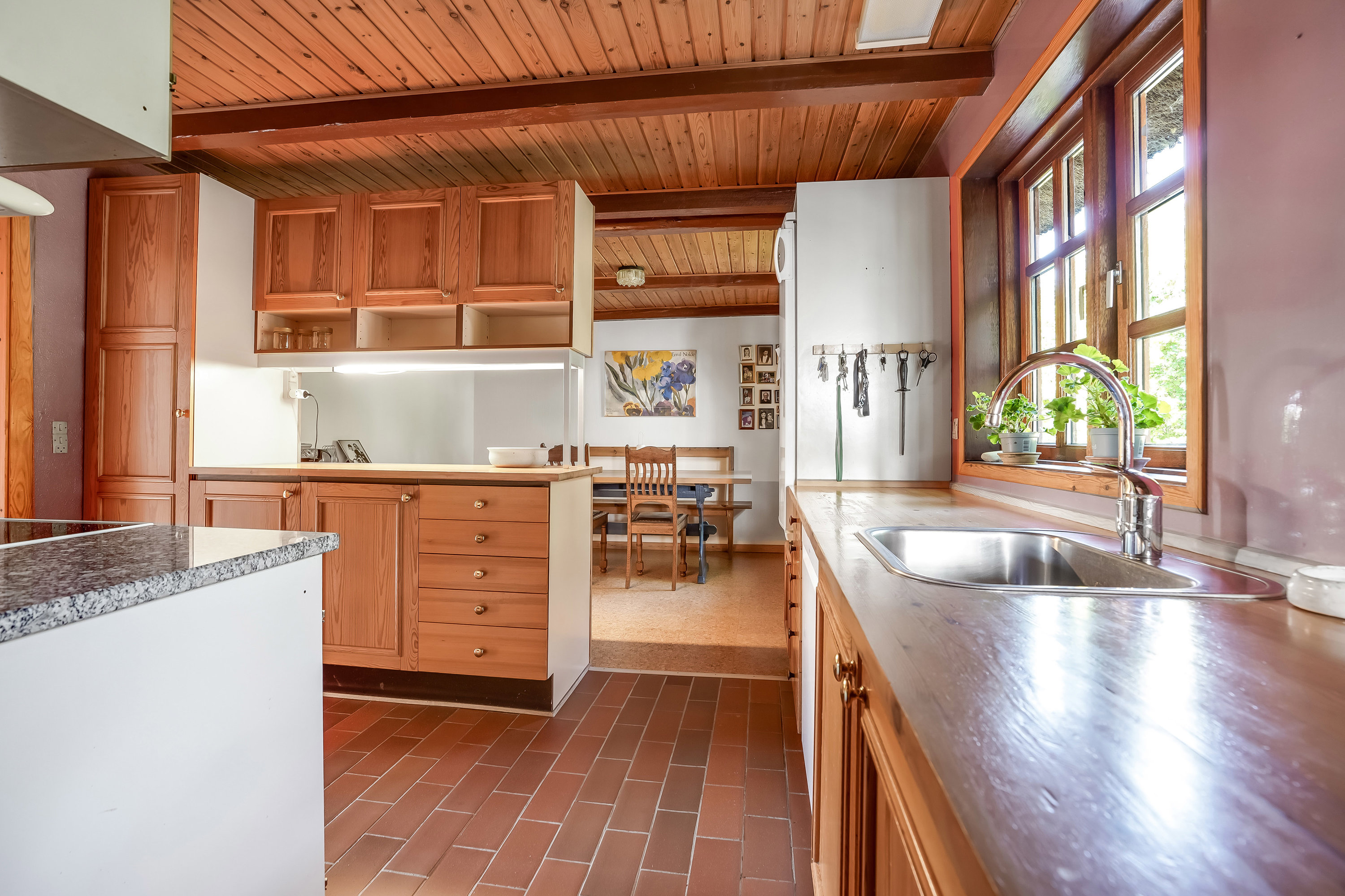 Fremhævet køkken billede i fuldskærmstilstand. Billede af Stærmosevej 106, Render, 5690 Tommerup