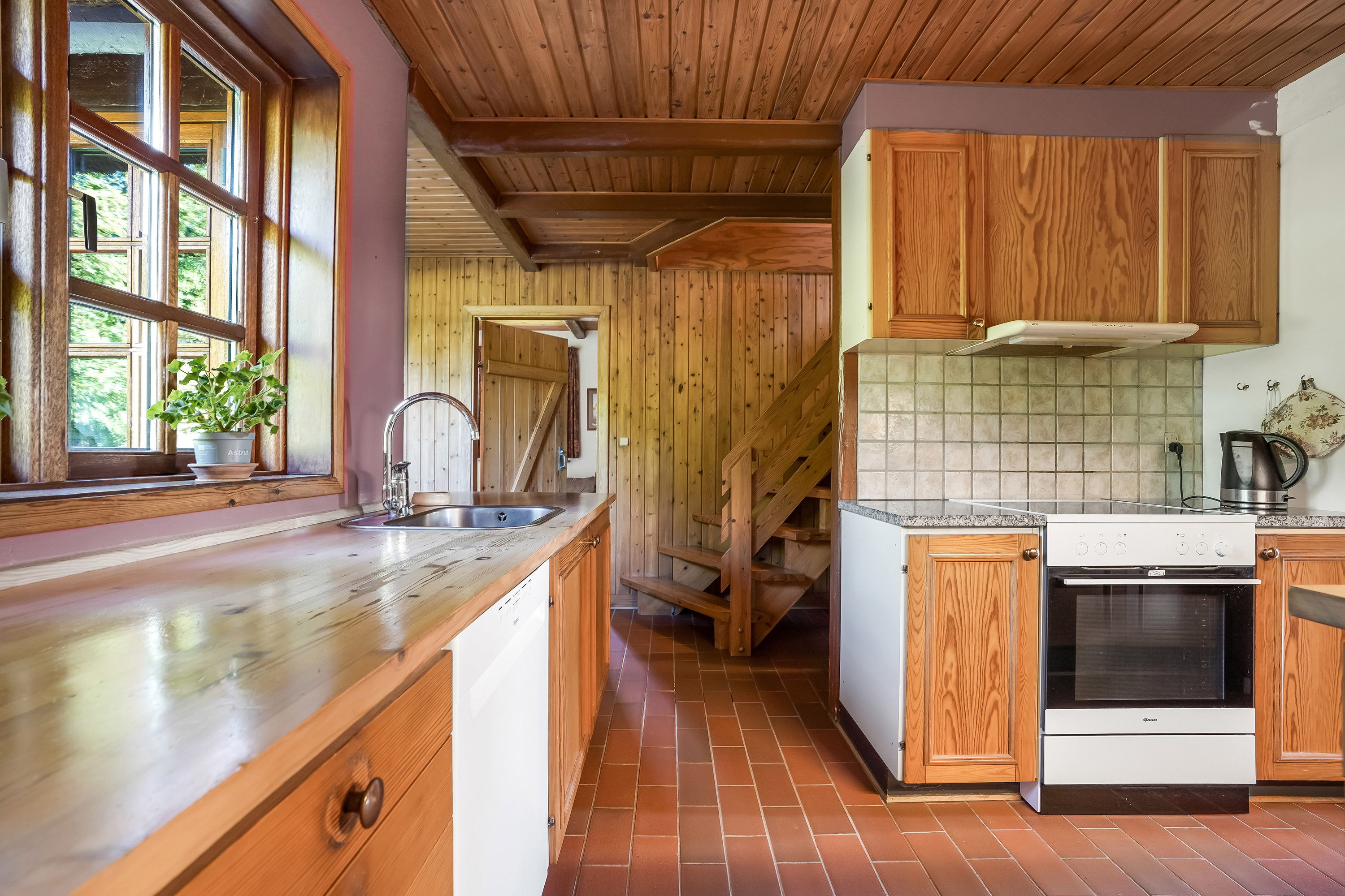 Fremhævet køkken billede i fuldskærmstilstand. Billede af Stærmosevej 106, Render, 5690 Tommerup