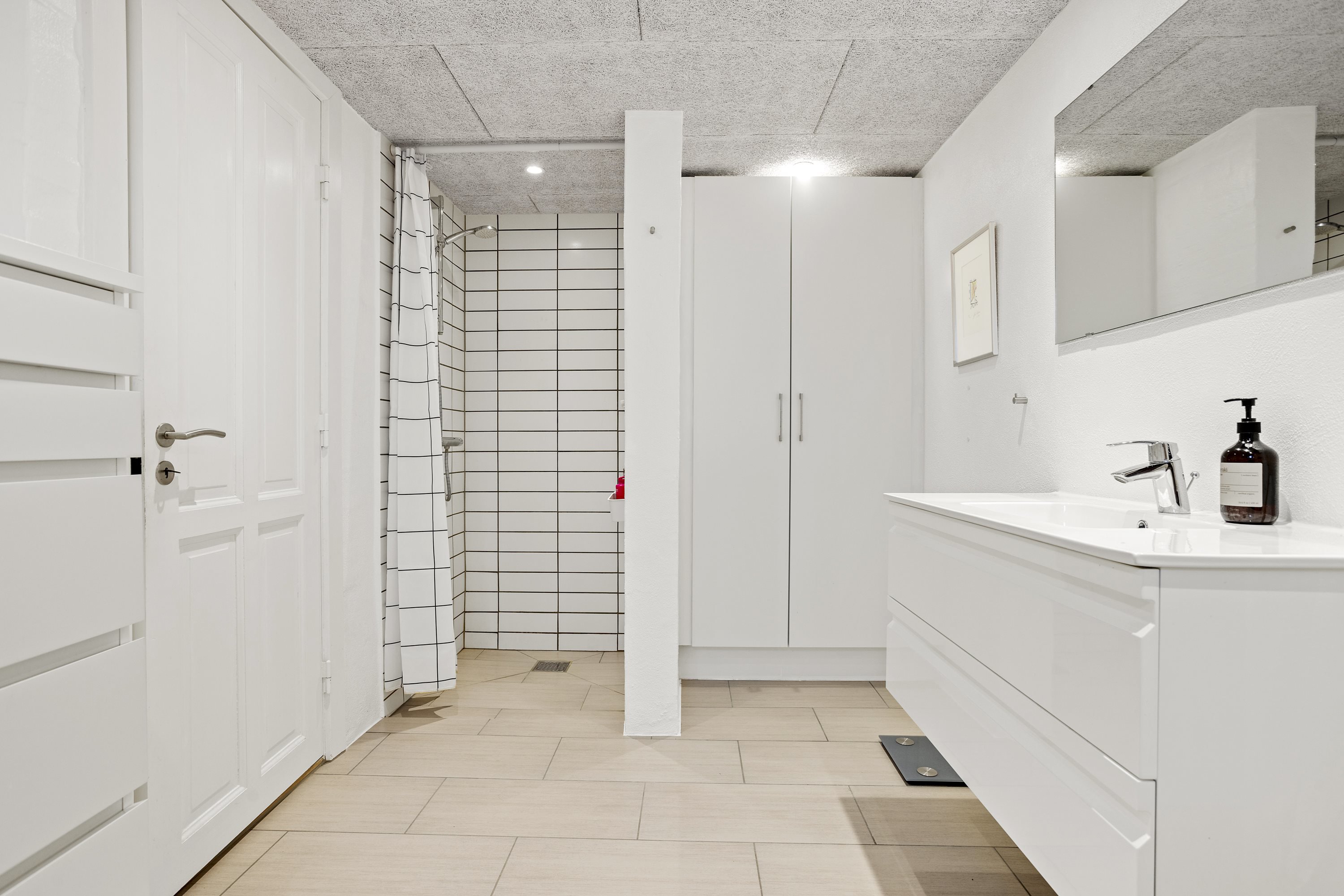 Fremhævet bad billede i fuldskærmstilstand. Billede af Aldershøjvej 26, 9800 Hjørring