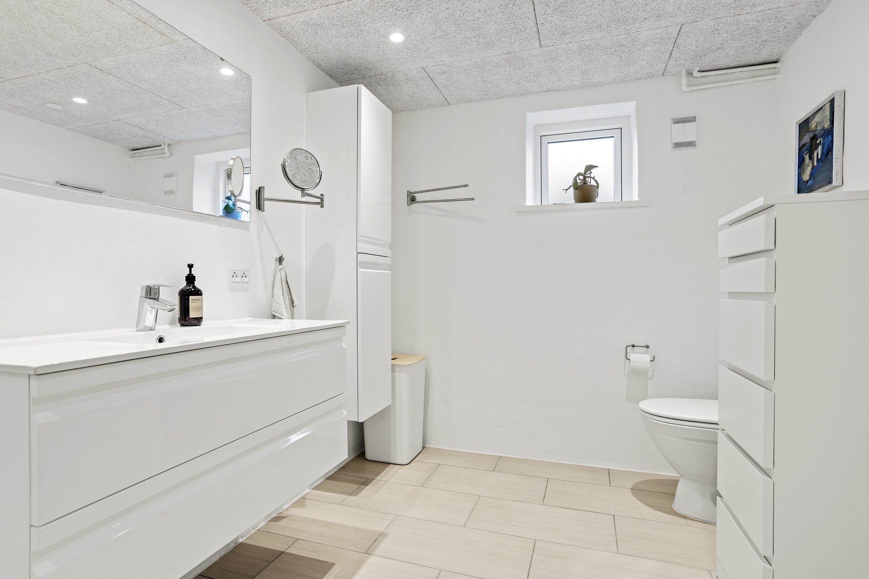 Fremhævet bad billede i fuldskærmstilstand. Billede af Aldershøjvej 26, 9800 Hjørring