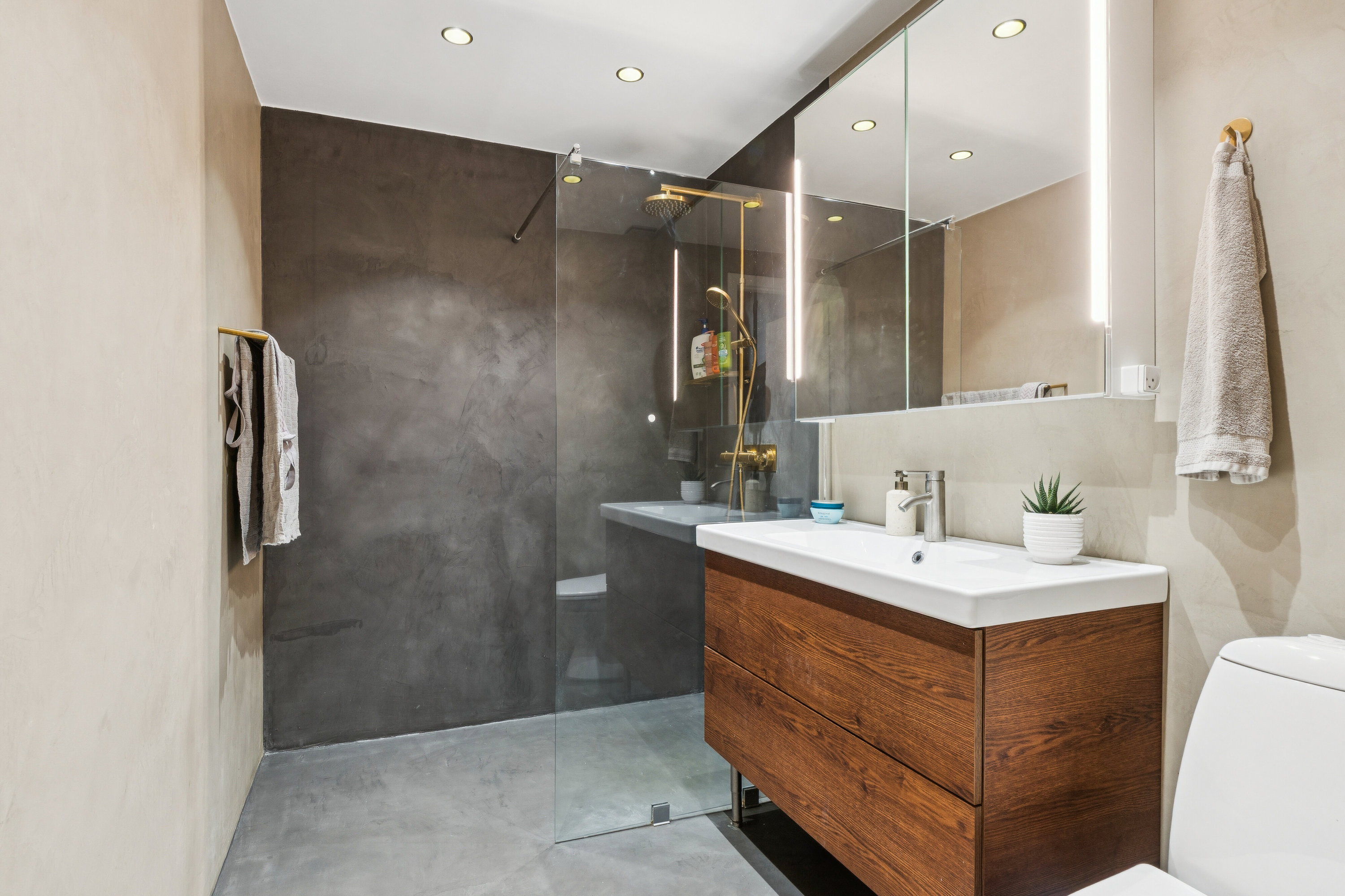 Miniaturebillede 1: badeværelse. Billede af Gokstadvej 16, 3650 Ølstykke