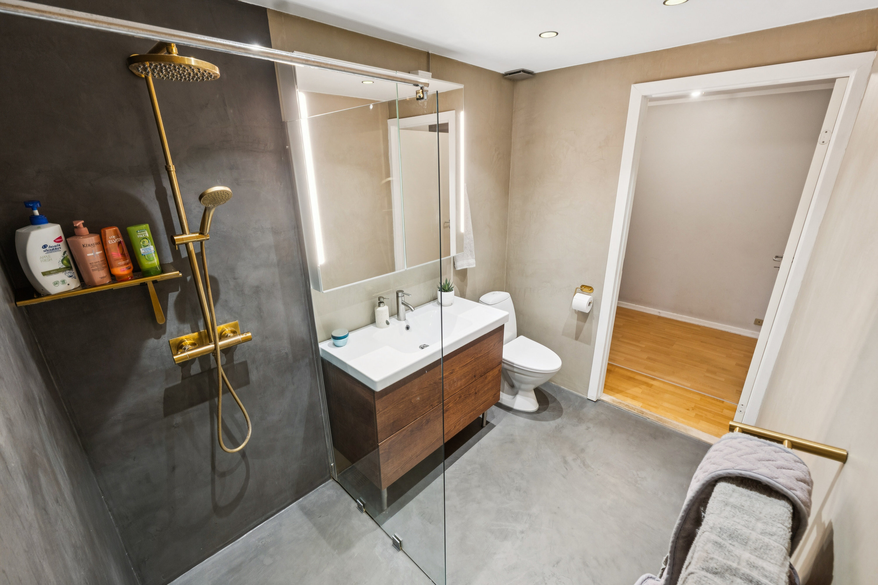 Fremhævet badeværelse billede i fuldskærmstilstand. Billede af Gokstadvej 16, 3650 Ølstykke