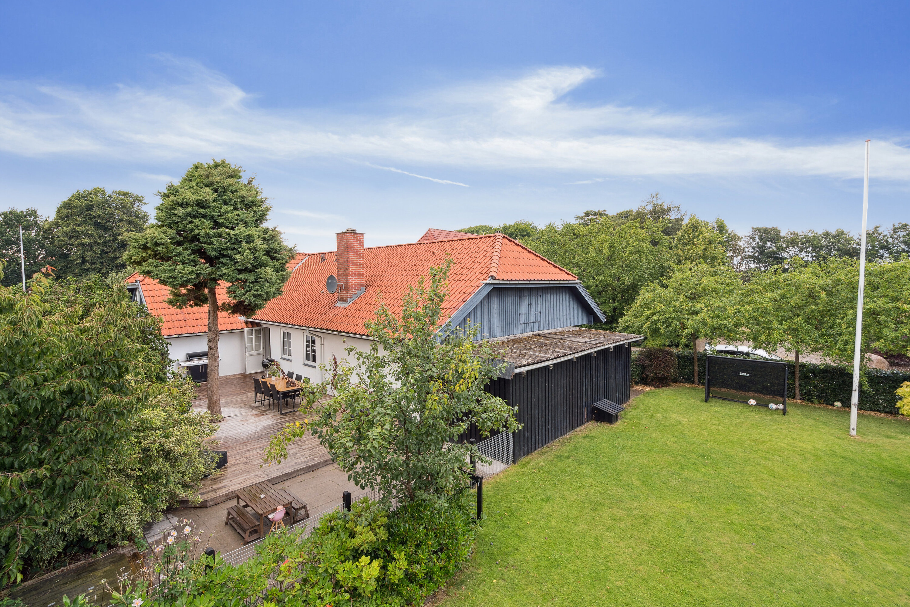 Fremhævet set fra haven billede i fuldskærmstilstand. Billede af Lintrupvej 78, Hjerting, 6630 Rødding