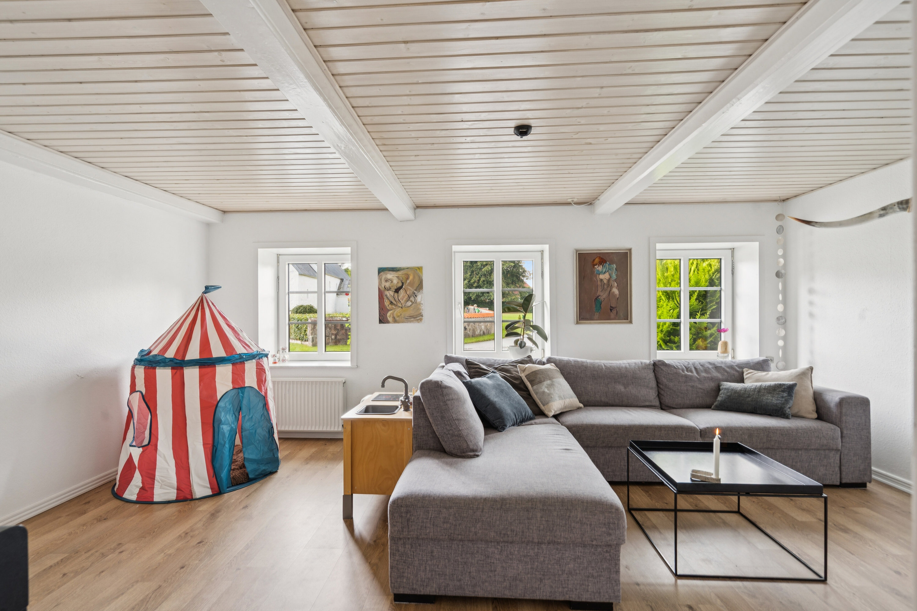 Fremhævet stue billede i fuldskærmstilstand. Billede af Lintrupvej 78, Hjerting, 6630 Rødding