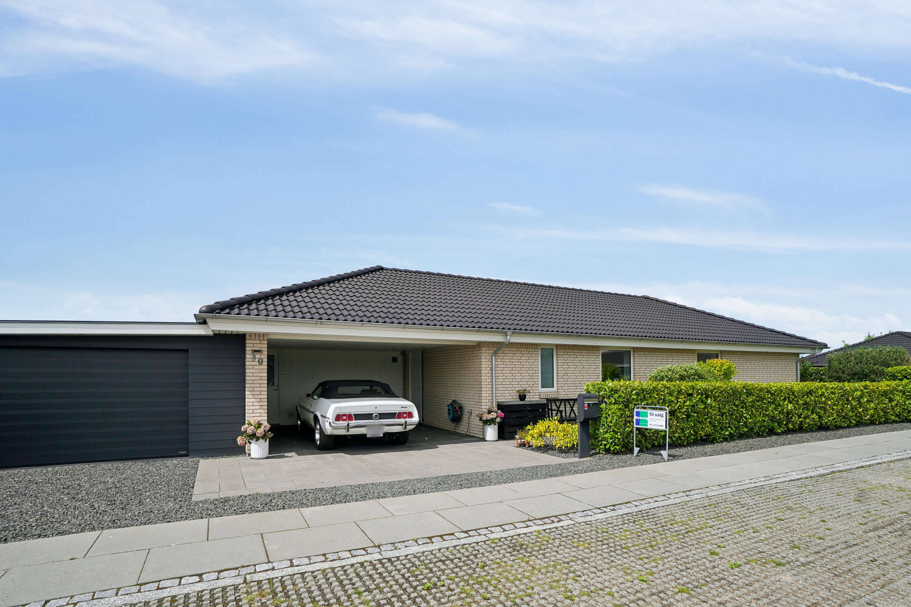 Fremhævet set fra vejen billede i fuldskærmstilstand. Billede af Tårnvænget 30, Kregme Syd, 3300 Frederiksværk