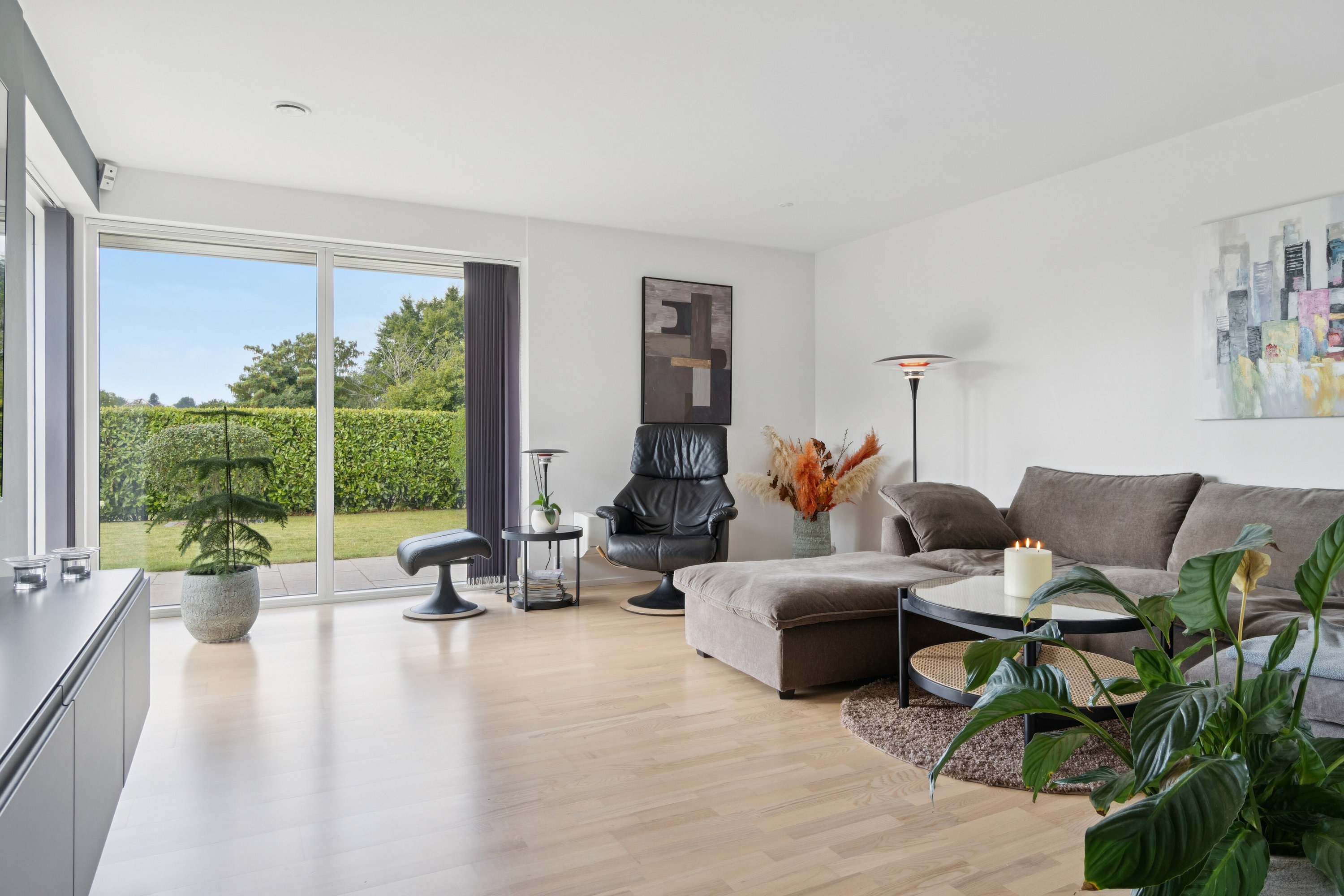 Fremhævet stue billede i fuldskærmstilstand. Billede af Tårnvænget 30, Kregme Syd, 3300 Frederiksværk