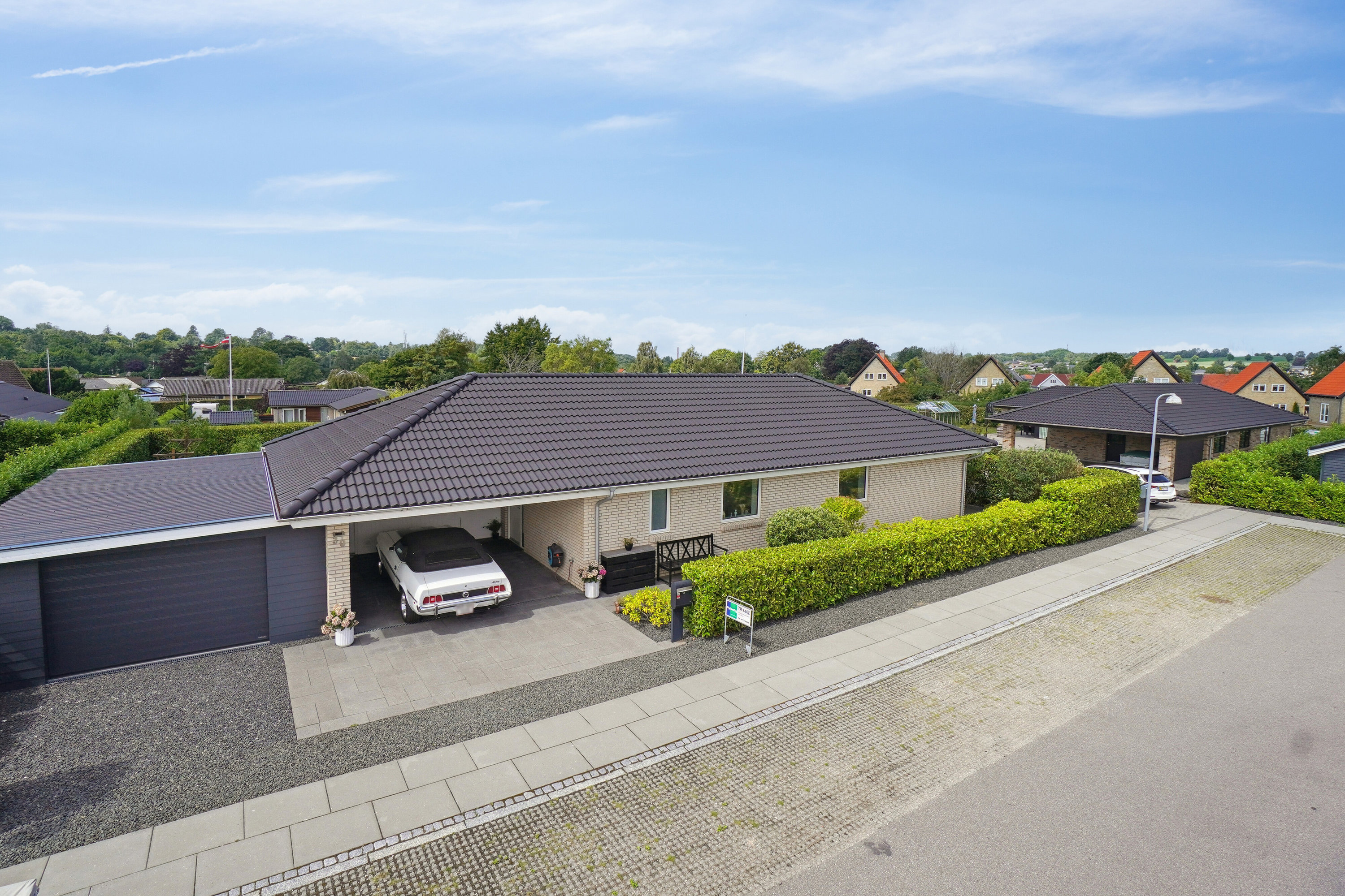 Fremhævet set fra vejen billede i fuldskærmstilstand. Billede af Tårnvænget 30, Kregme Syd, 3300 Frederiksværk