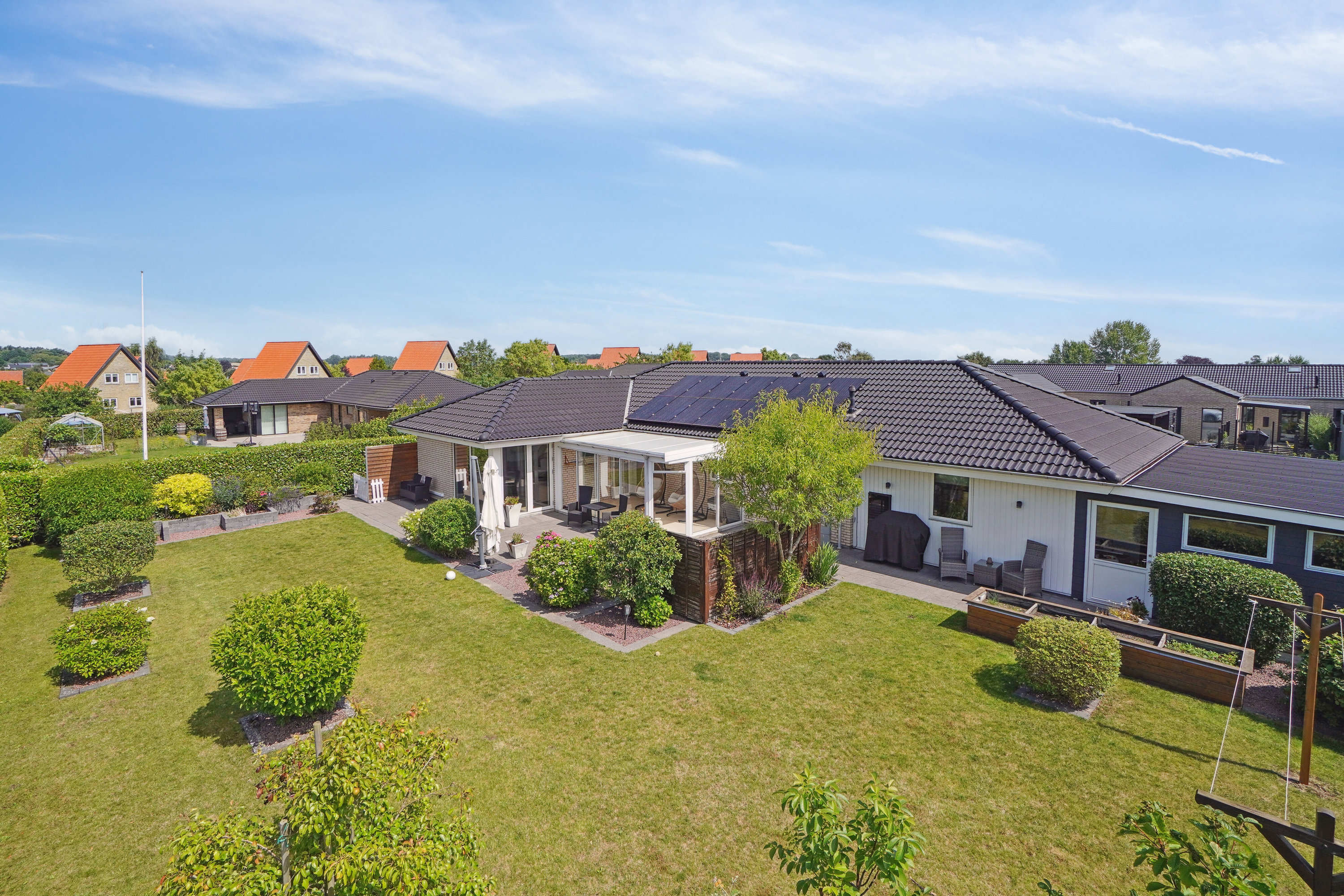 Fremhævet set fra haven billede i fuldskærmstilstand. Billede af Tårnvænget 30, Kregme Syd, 3300 Frederiksværk