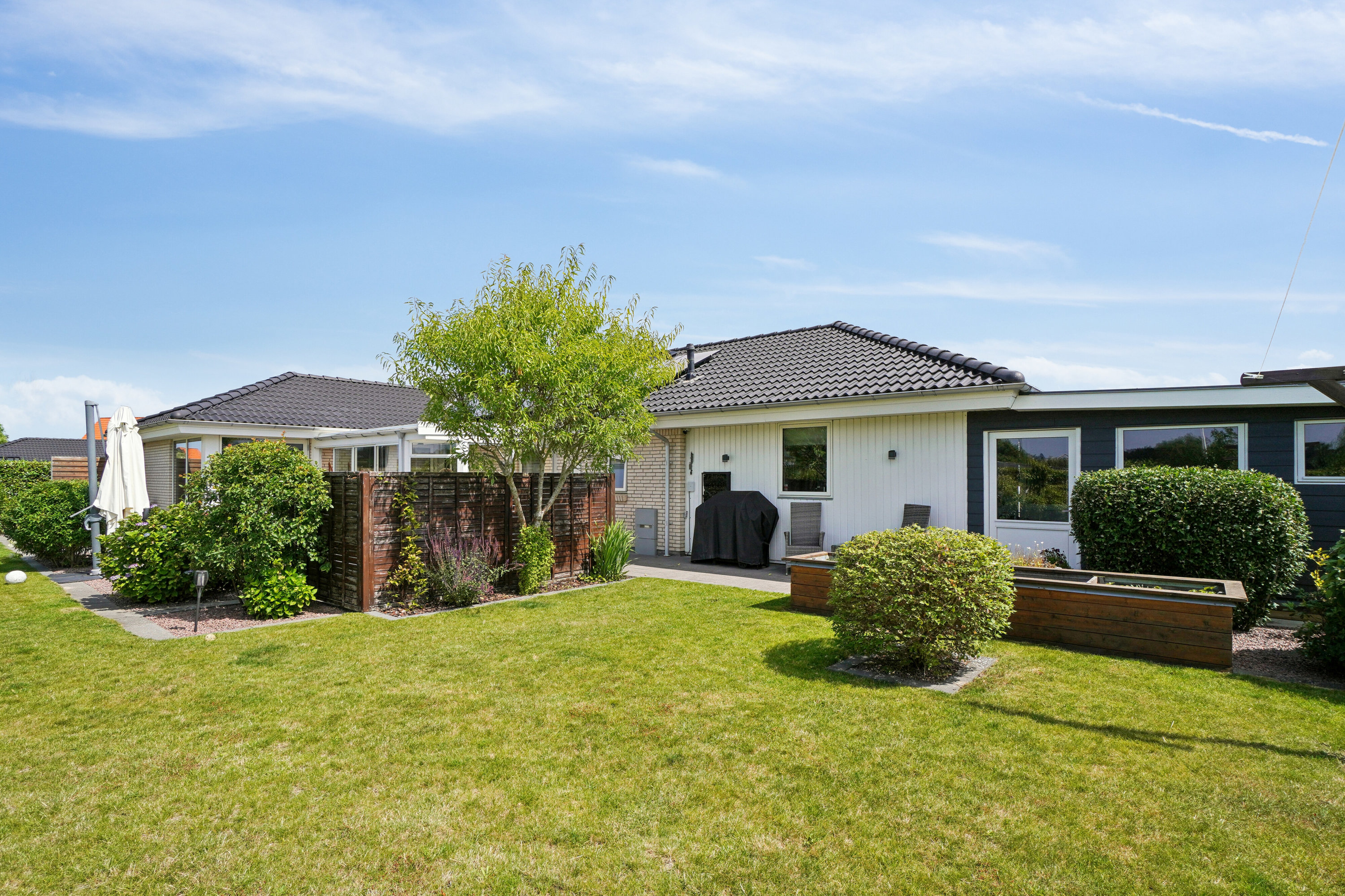 Fremhævet set fra haven billede i fuldskærmstilstand. Billede af Tårnvænget 30, Kregme Syd, 3300 Frederiksværk