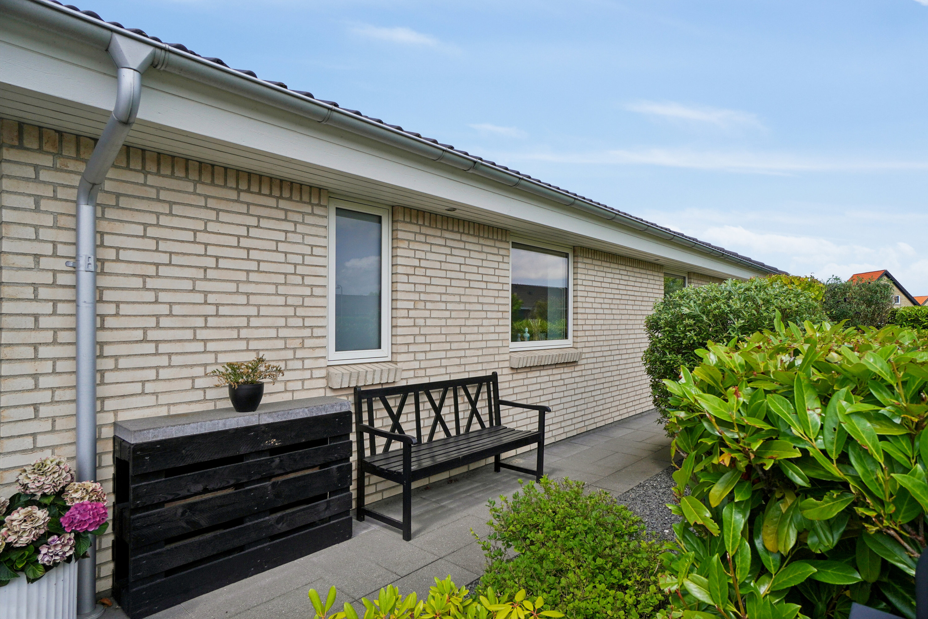 Fremhævet udendørs billede i fuldskærmstilstand. Billede af Tårnvænget 30, Kregme Syd, 3300 Frederiksværk