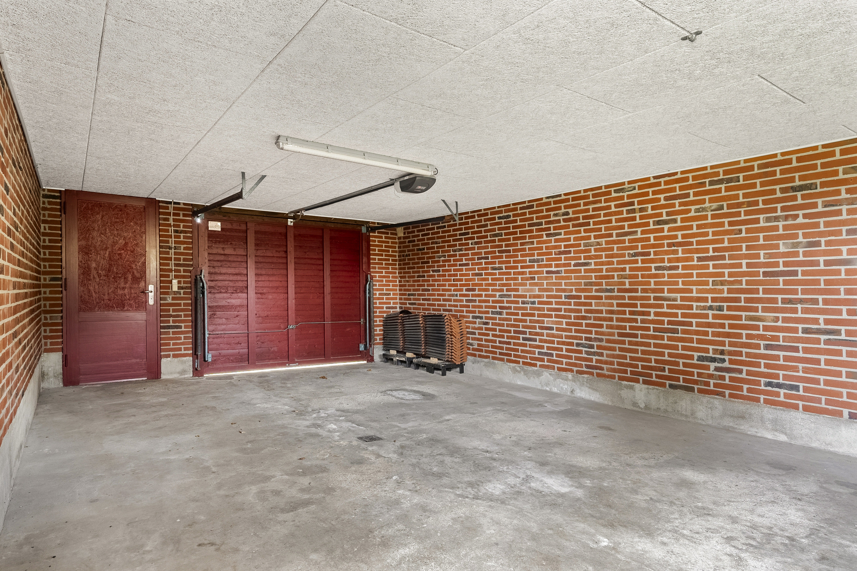 Fremhævet garage billede i fuldskærmstilstand. Billede af Rosenvænget 3, 6800 Varde