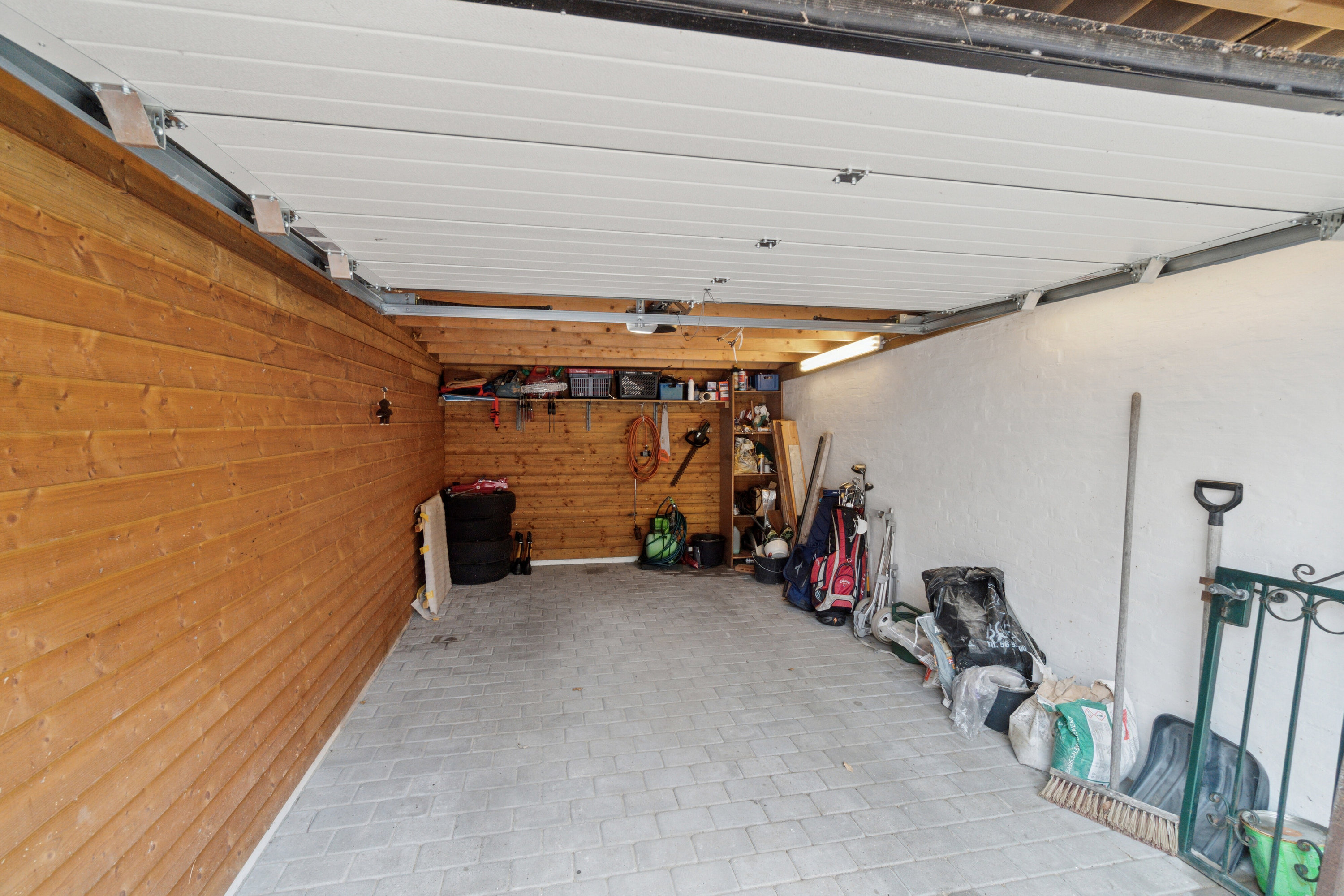 Fremhævet garage billede i fuldskærmstilstand. Billede af Haslevej 106, Rønne, 3700 Rønne