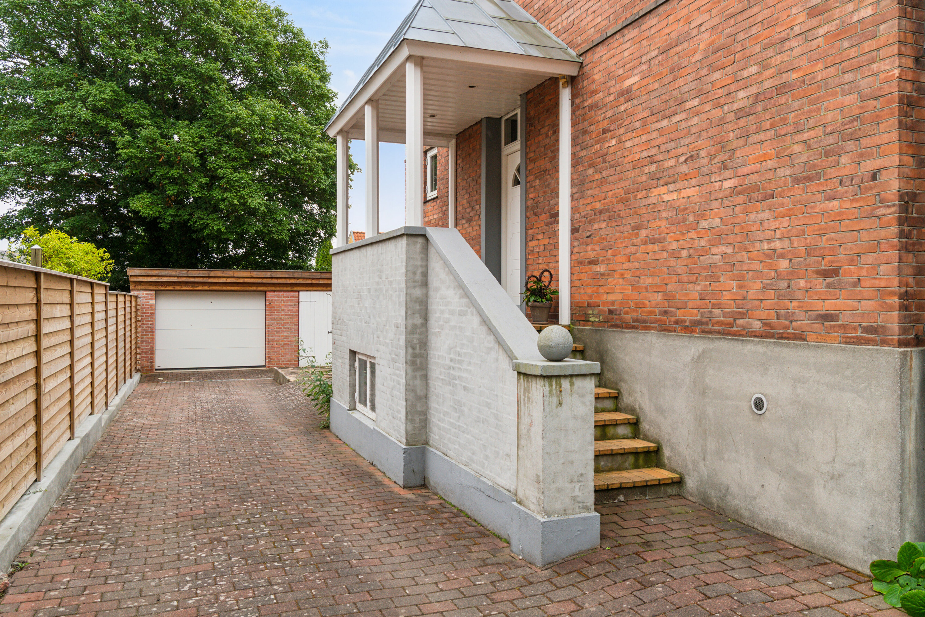 Fremhævet set fra vejen billede i fuldskærmstilstand. Billede af Haslevej 106, Rønne, 3700 Rønne