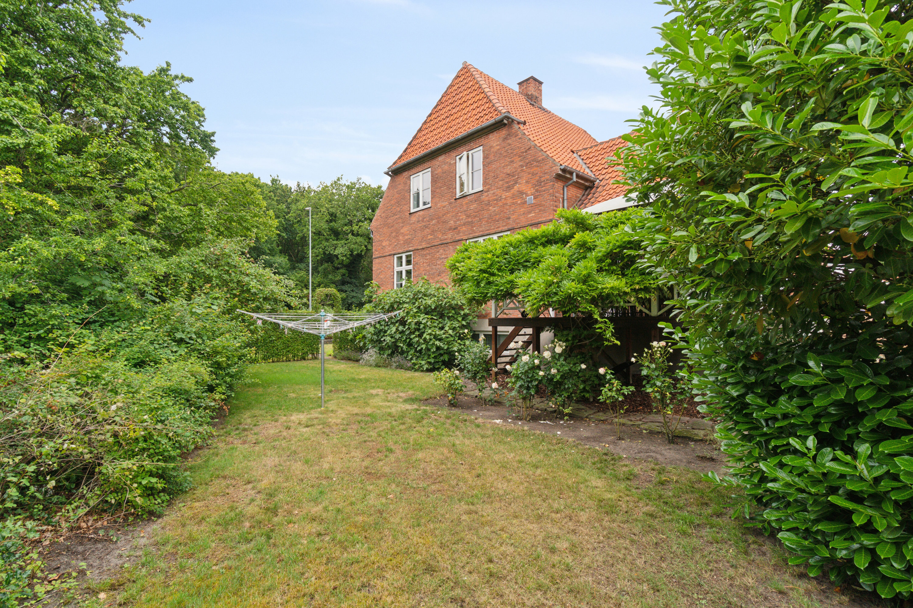 Fremhævet set fra haven billede i fuldskærmstilstand. Billede af Haslevej 106, Rønne, 3700 Rønne