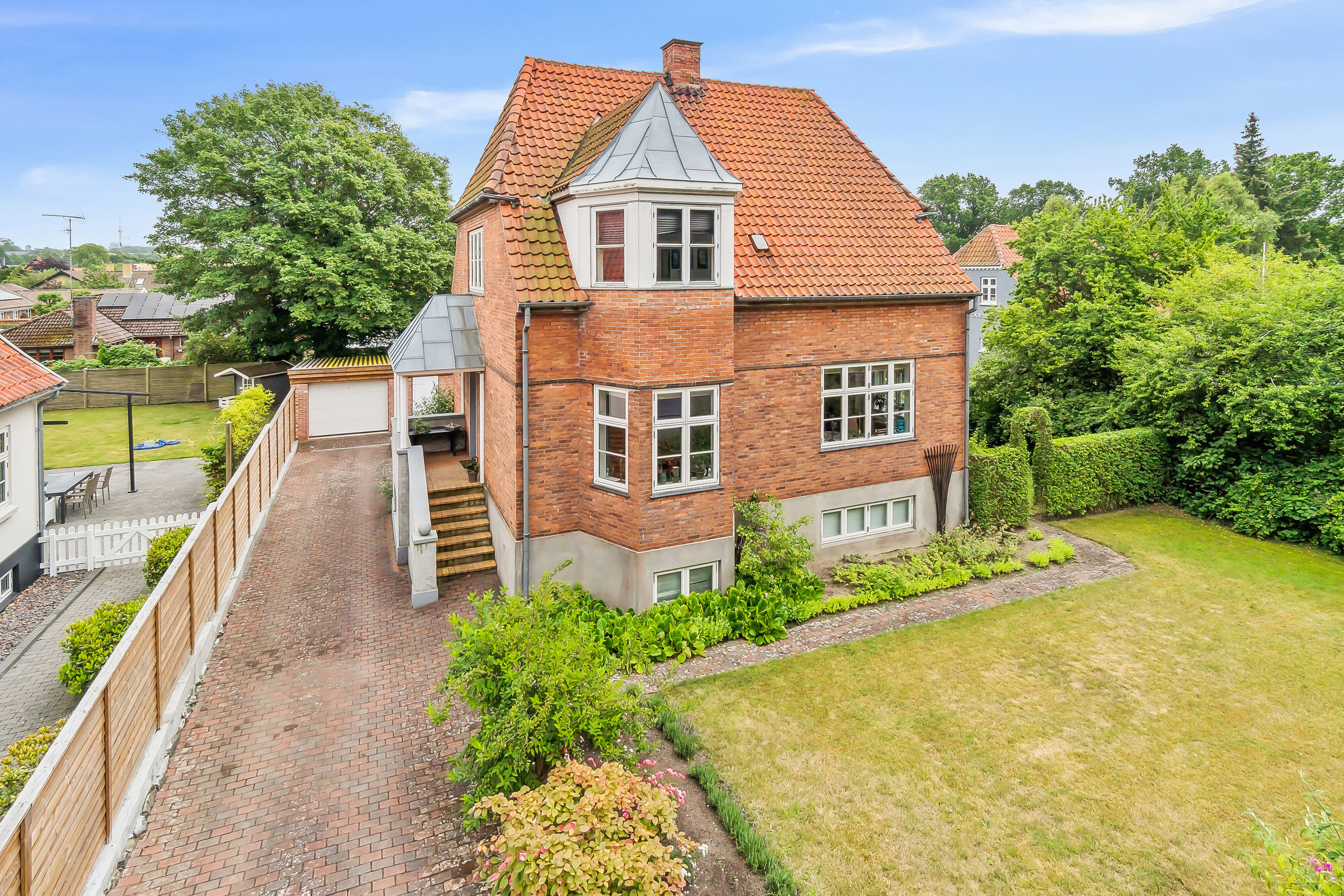 Fremhævet set fra vejen billede i fuldskærmstilstand. Billede af Haslevej 106, Rønne, 3700 Rønne