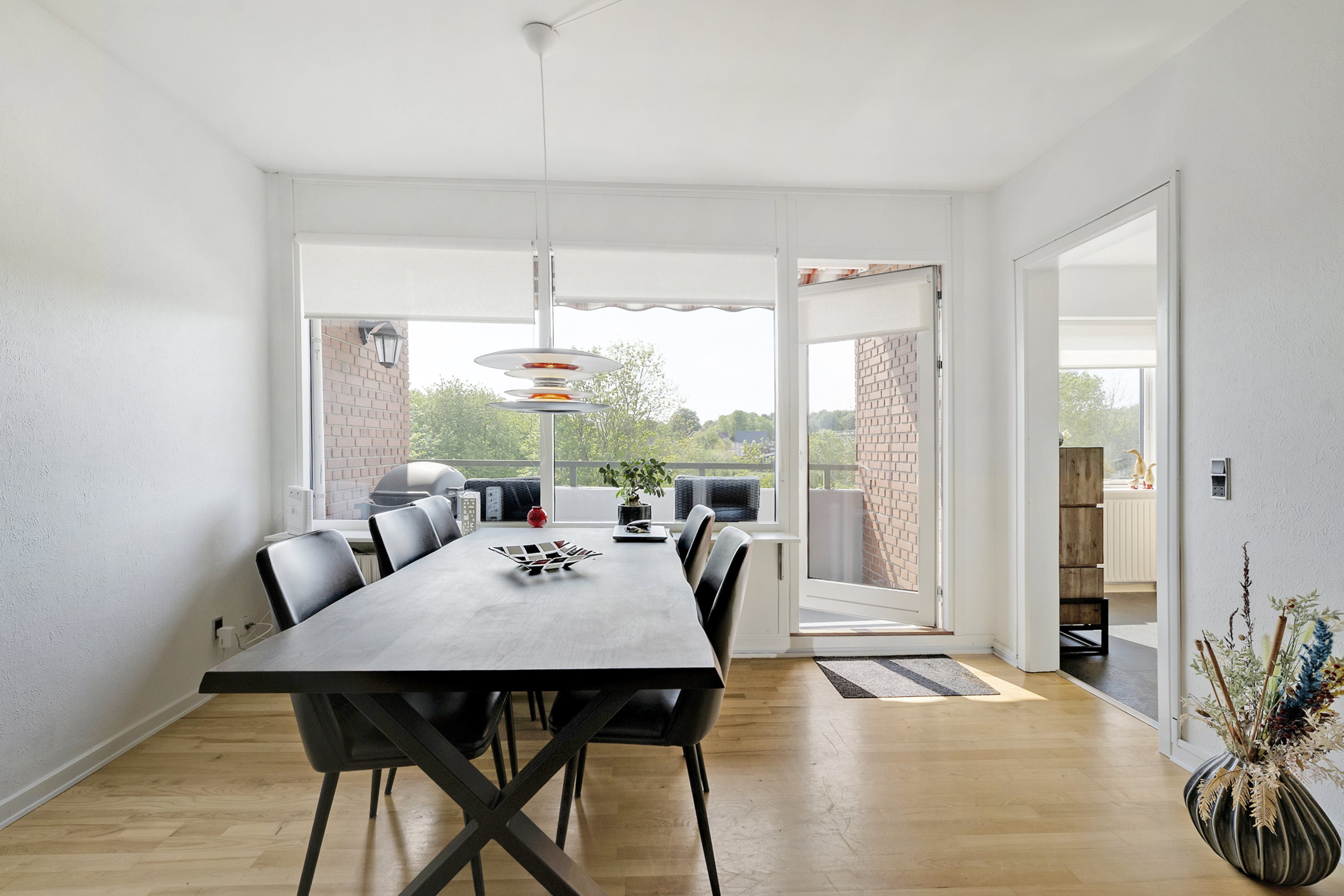 Fremhævet stue billede i fuldskærmstilstand. Billede af Løvenholmvej 4C, 1. tv., 8930 Randers NØ