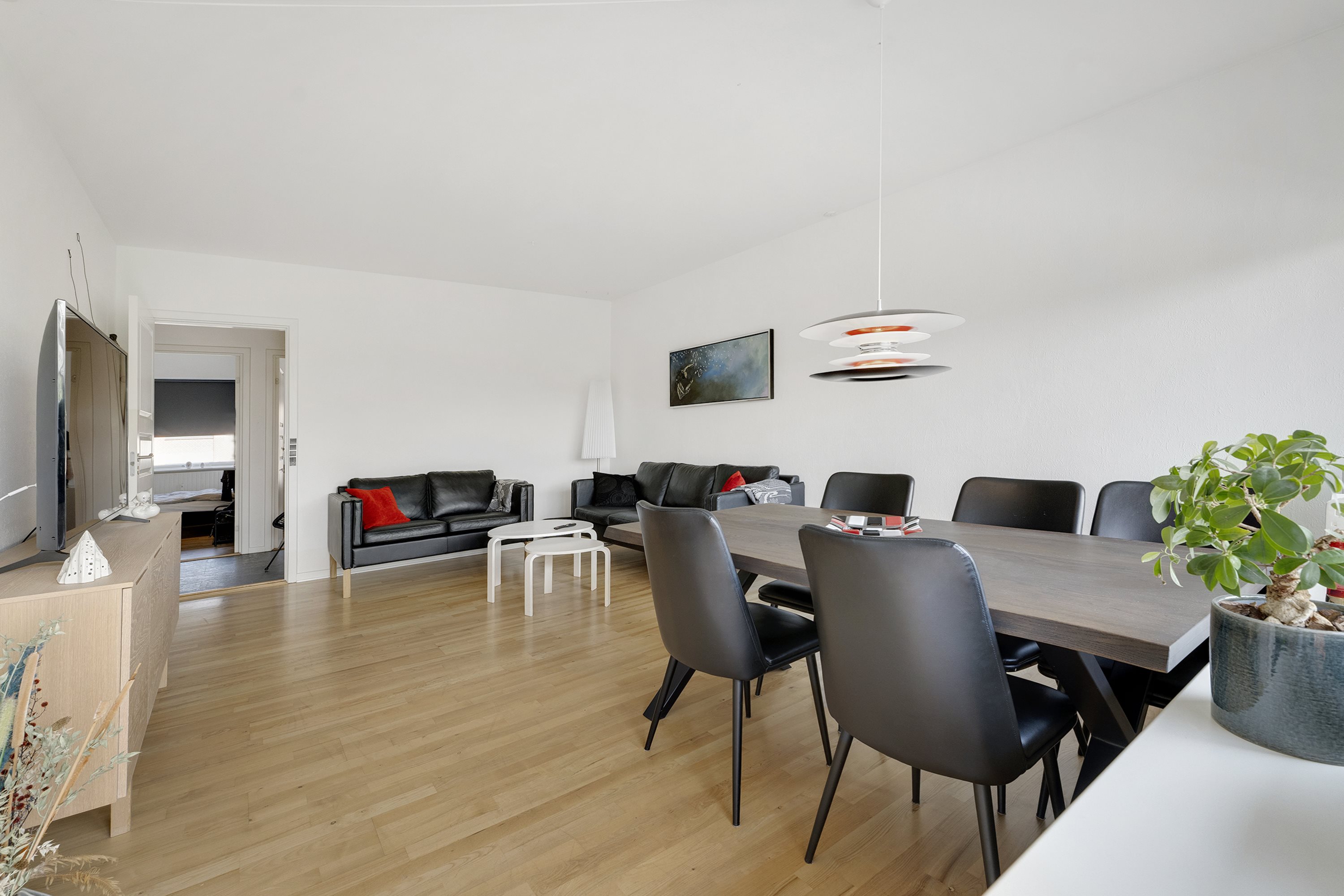 Fremhævet stue billede i fuldskærmstilstand. Billede af Løvenholmvej 4C, 1. tv., 8930 Randers NØ