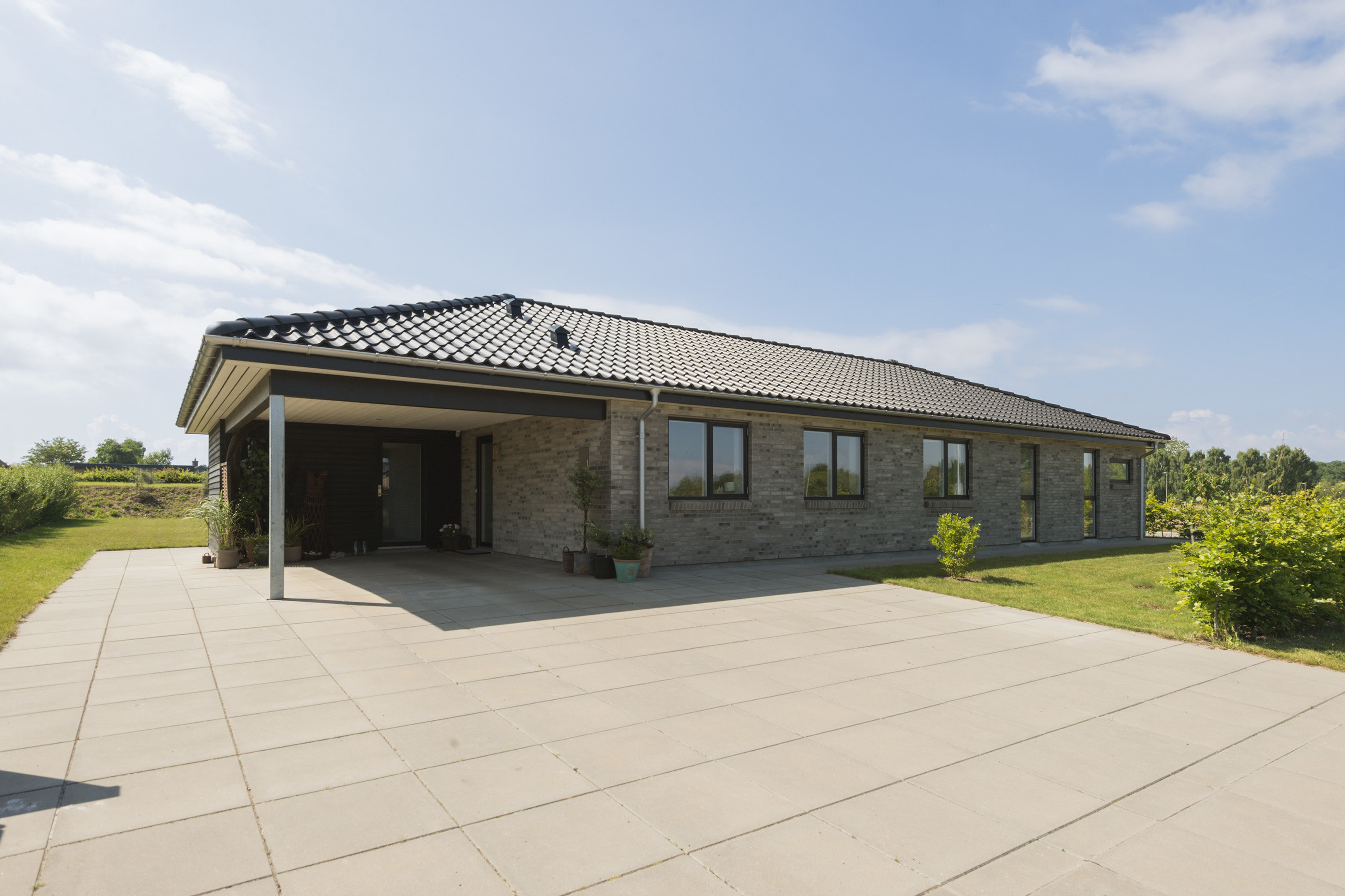 Miniaturebillede 2: ejendommen. Billede af Valnøddevænget 2, Saksild, 8300 Odder