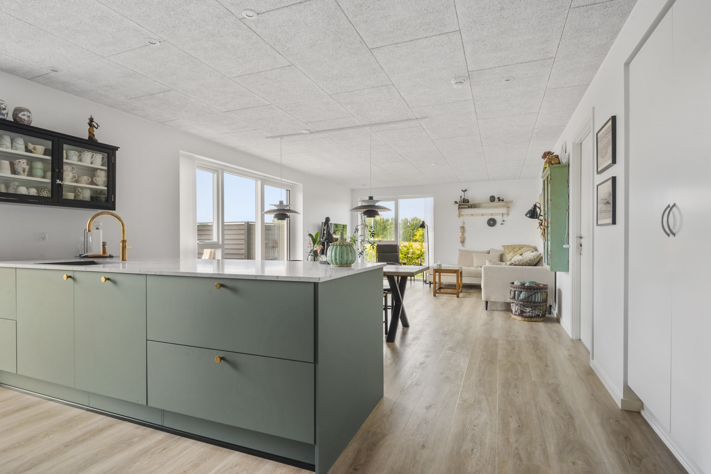 Fremhævet køkken billede i fuldskærmstilstand. Billede af Valnøddevænget 2, Saksild, 8300 Odder