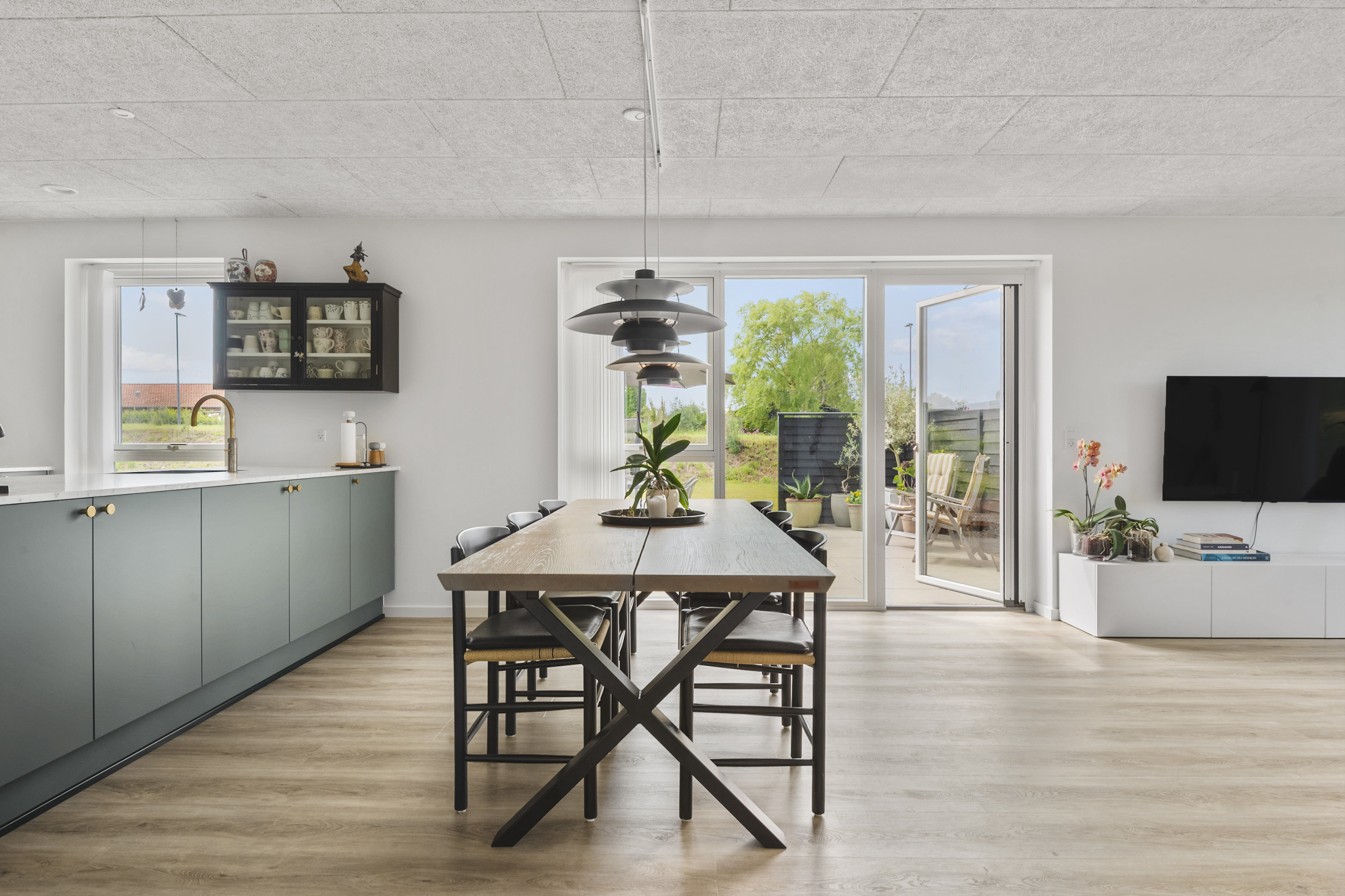 Fremhævet spisekøkken billede i fuldskærmstilstand. Billede af Valnøddevænget 2, Saksild, 8300 Odder