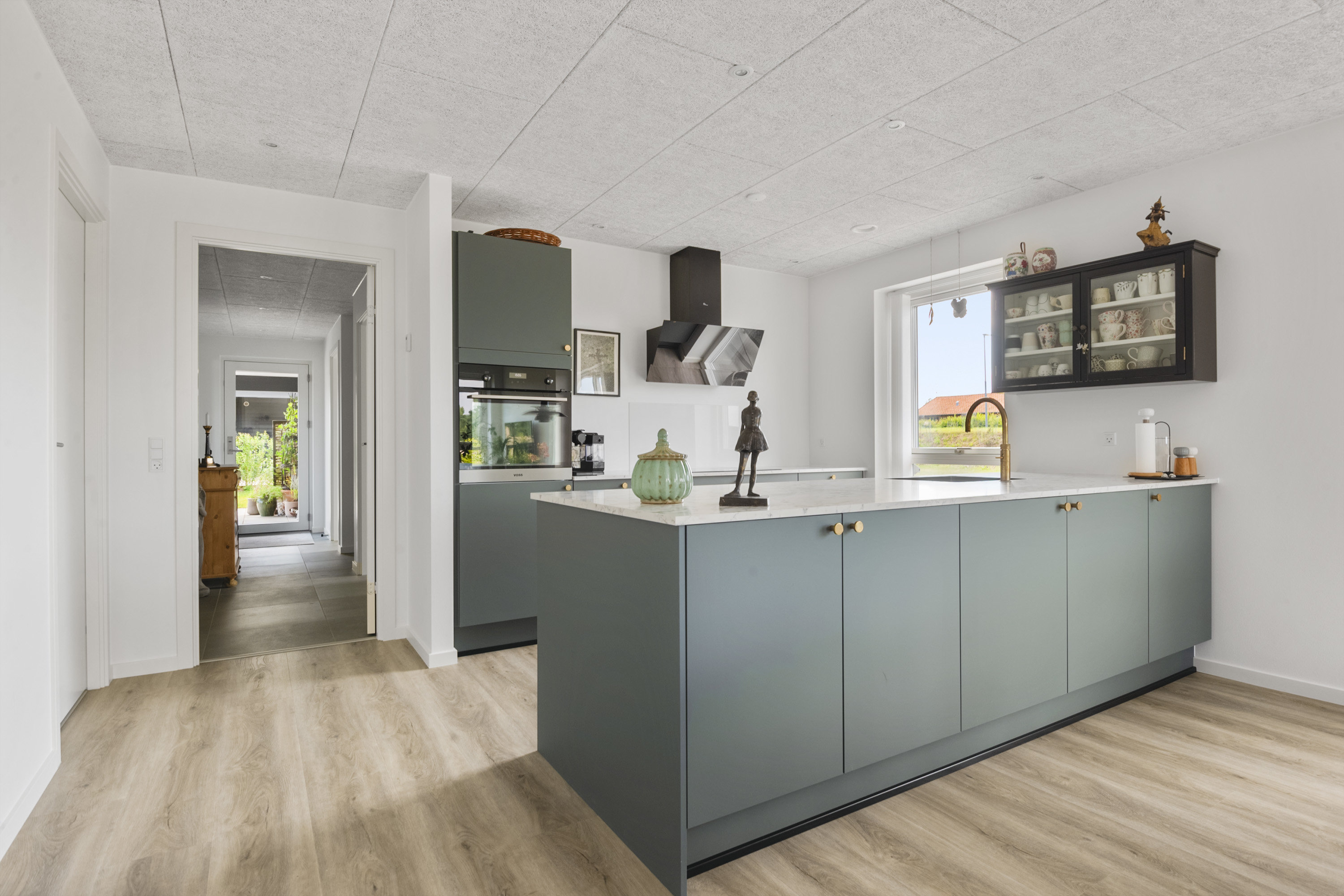 Fremhævet køkken billede i fuldskærmstilstand. Billede af Valnøddevænget 2, Saksild, 8300 Odder