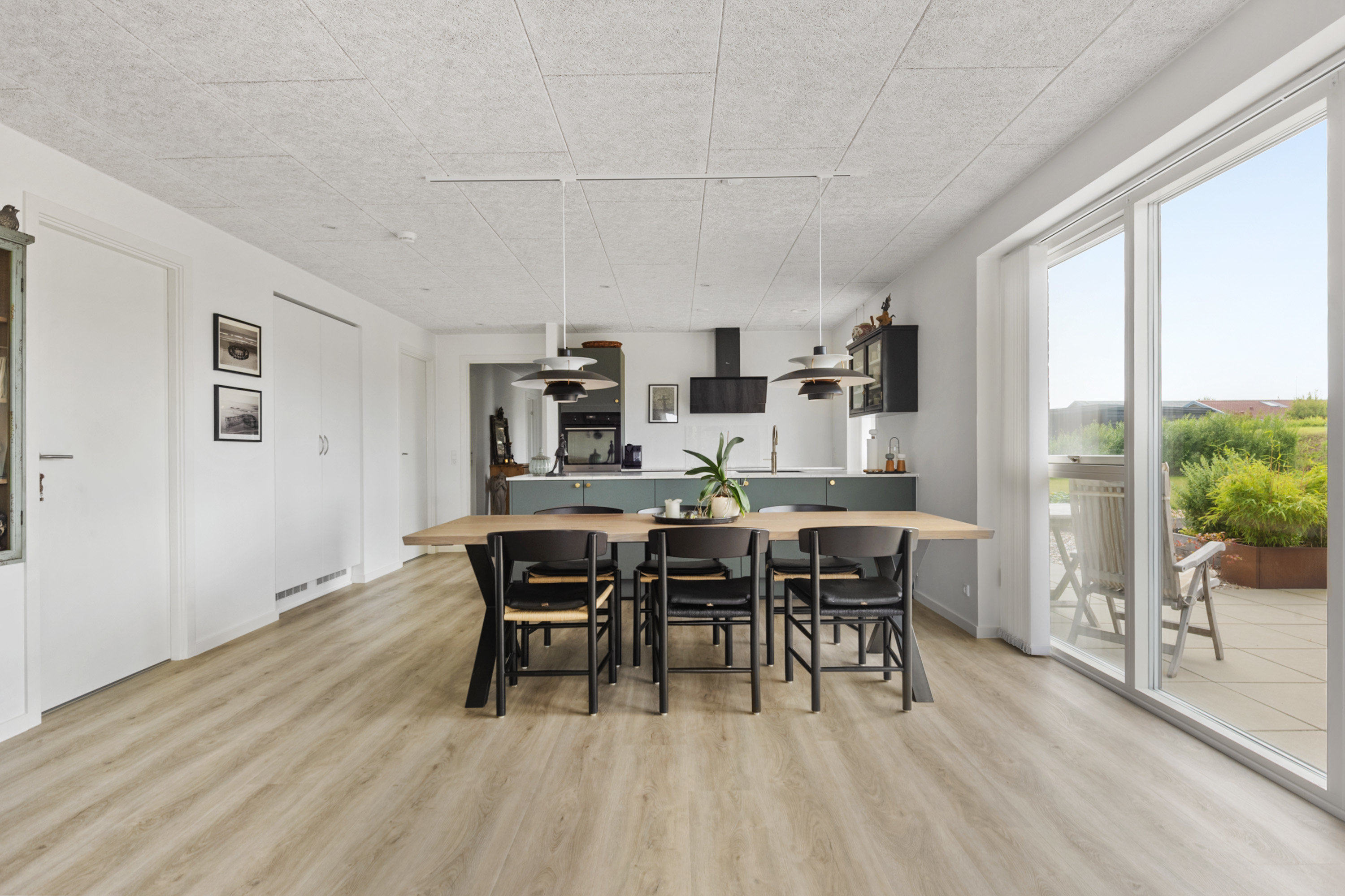 Fremhævet spisestue billede i fuldskærmstilstand. Billede af Valnøddevænget 2, Saksild, 8300 Odder