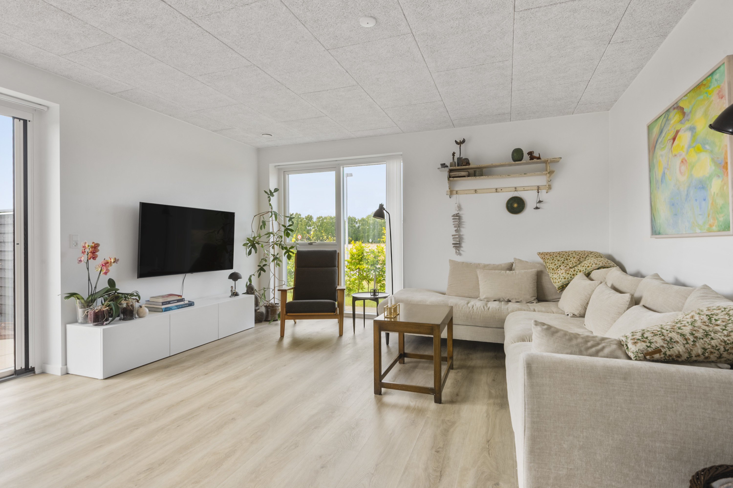 Fremhævet stue billede i fuldskærmstilstand. Billede af Valnøddevænget 2, Saksild, 8300 Odder