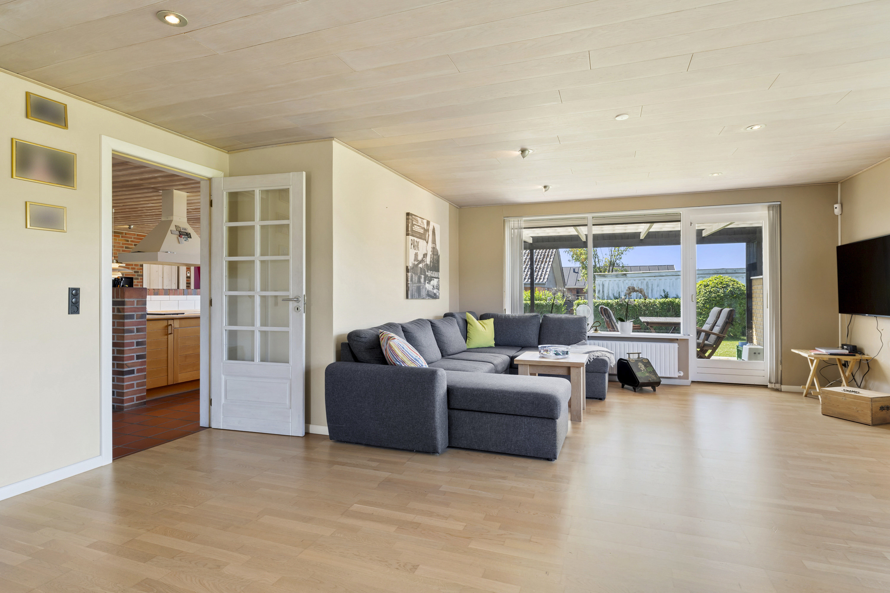 Fremhævet stue billede i fuldskærmstilstand. Billede af Præstegårdsvej 21, Gærum, 9900 Frederikshavn