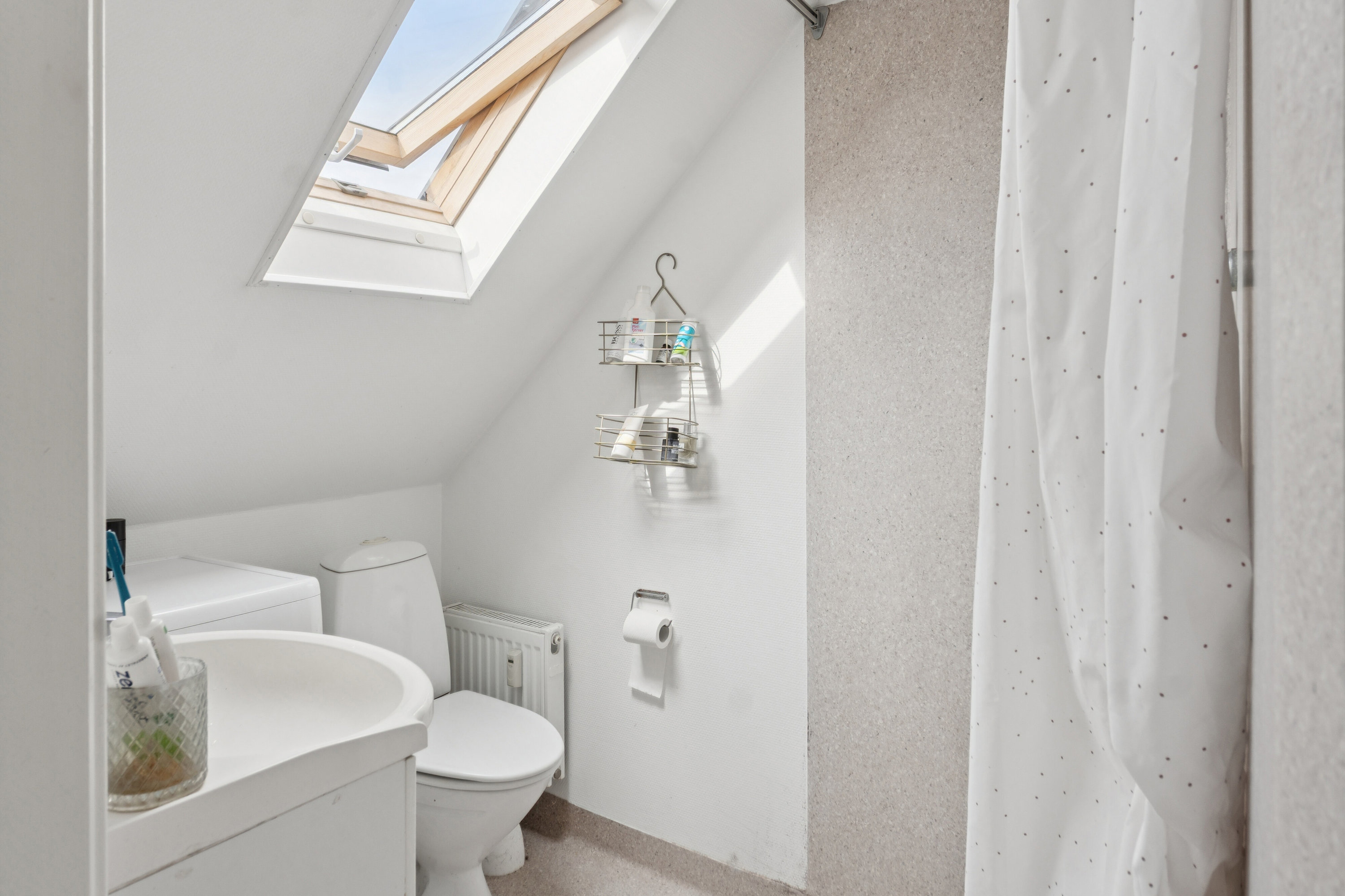 Fremhævet badeværelse billede i fuldskærmstilstand. Billede af Bergmannsvej 34, Thurø, 5700 Svendborg