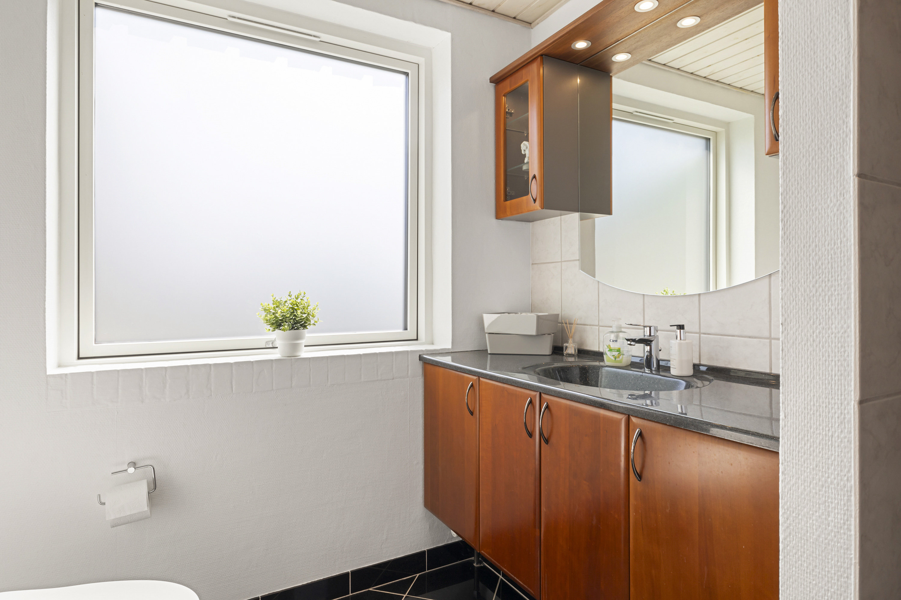 Fremhævet køkken billede i fuldskærmstilstand. Billede af Præstegårdsvej 21, Gærum, 9900 Frederikshavn