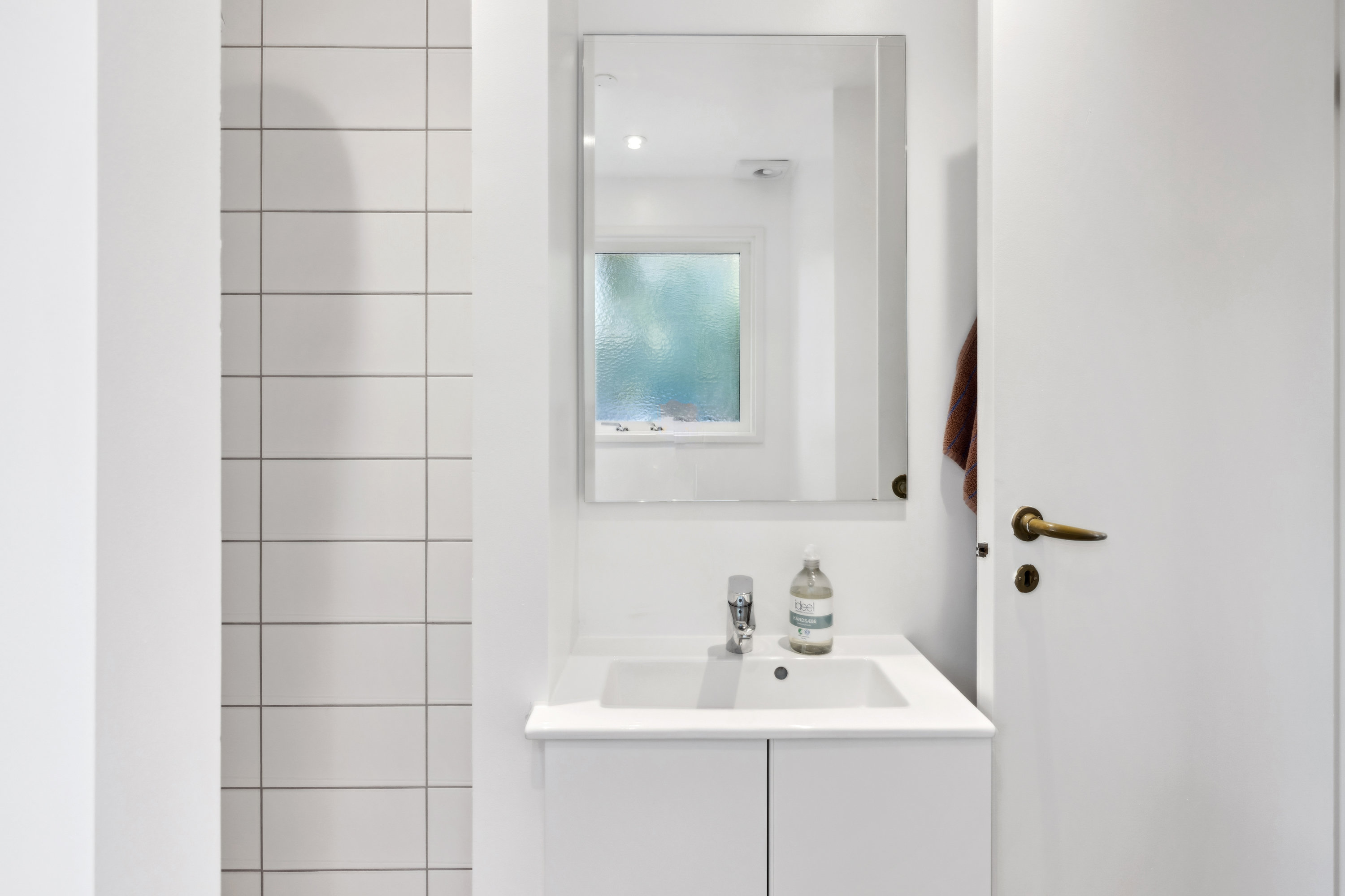 Fremhævet badeværelse billede i fuldskærmstilstand. Billede af Klokkegrund 9B, Øer Strand, 8400 Ebeltoft
