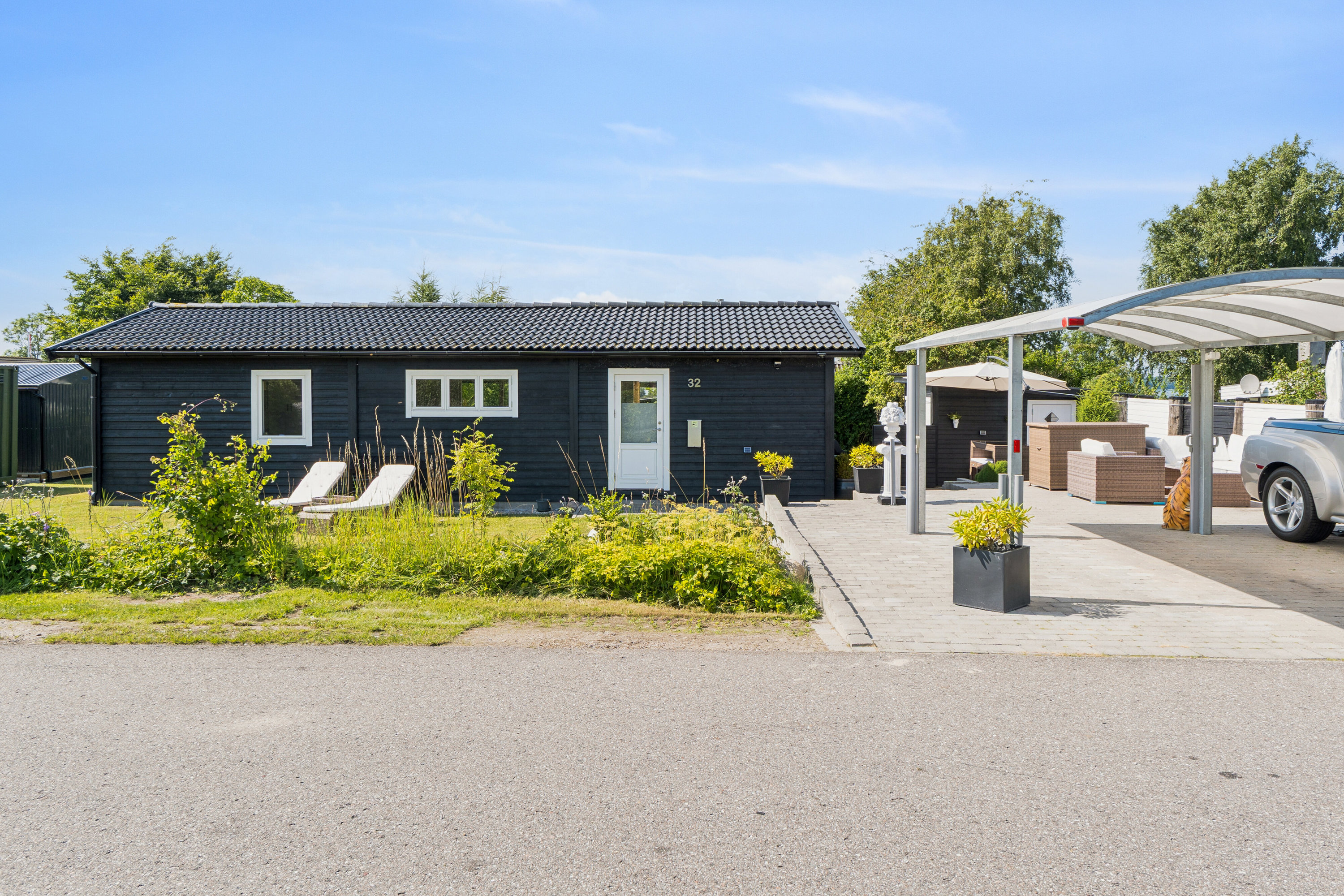 Miniaturebillede 2: set fra vejen. Billede af Vibekæret 32, Englerup, 4060 Kirke Såby