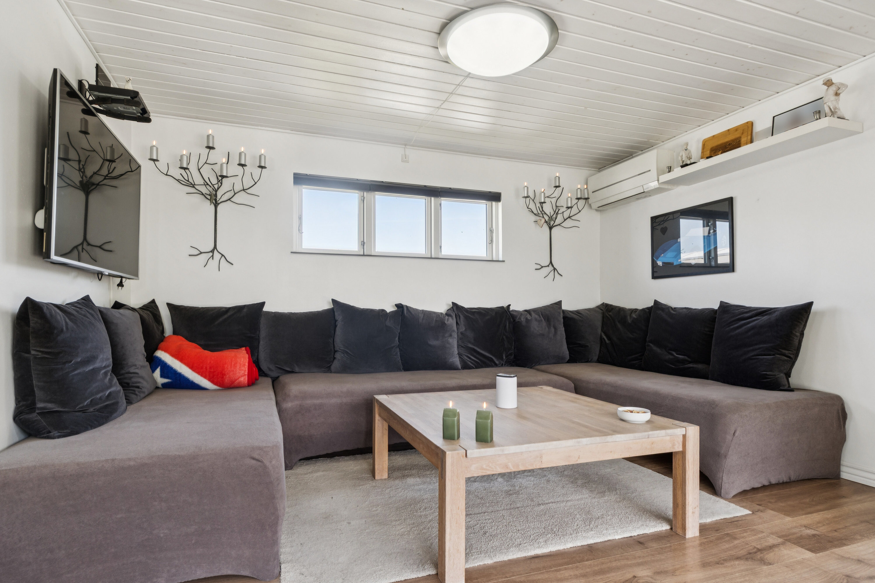 Fremhævet stue billede i fuldskærmstilstand. Billede af Vibekæret 32, Englerup, 4060 Kirke Såby